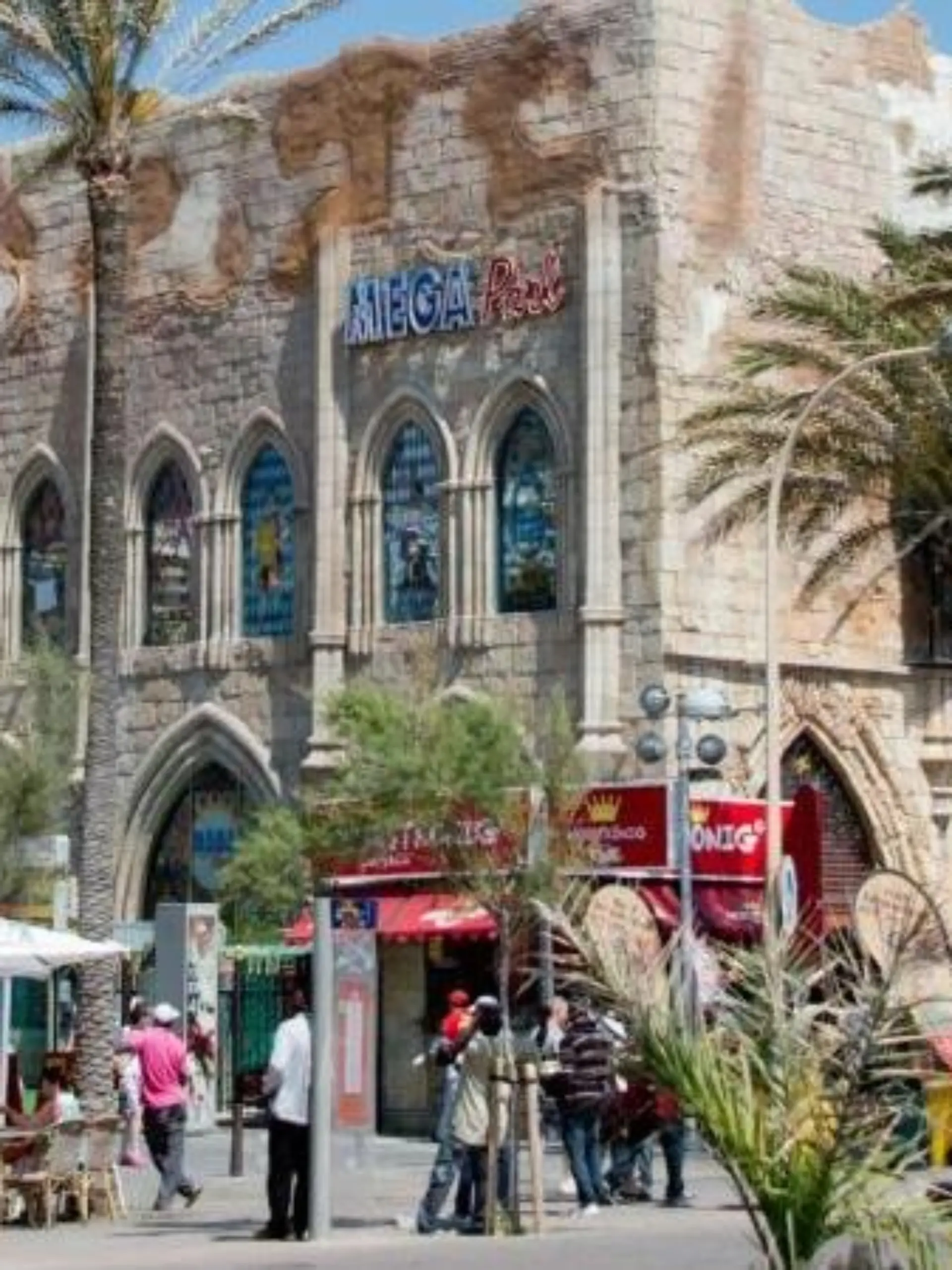 Der MegaPark in Arenal auf der Mittelmeerinsel Mallorca. Foto: Julian Stratenschulte