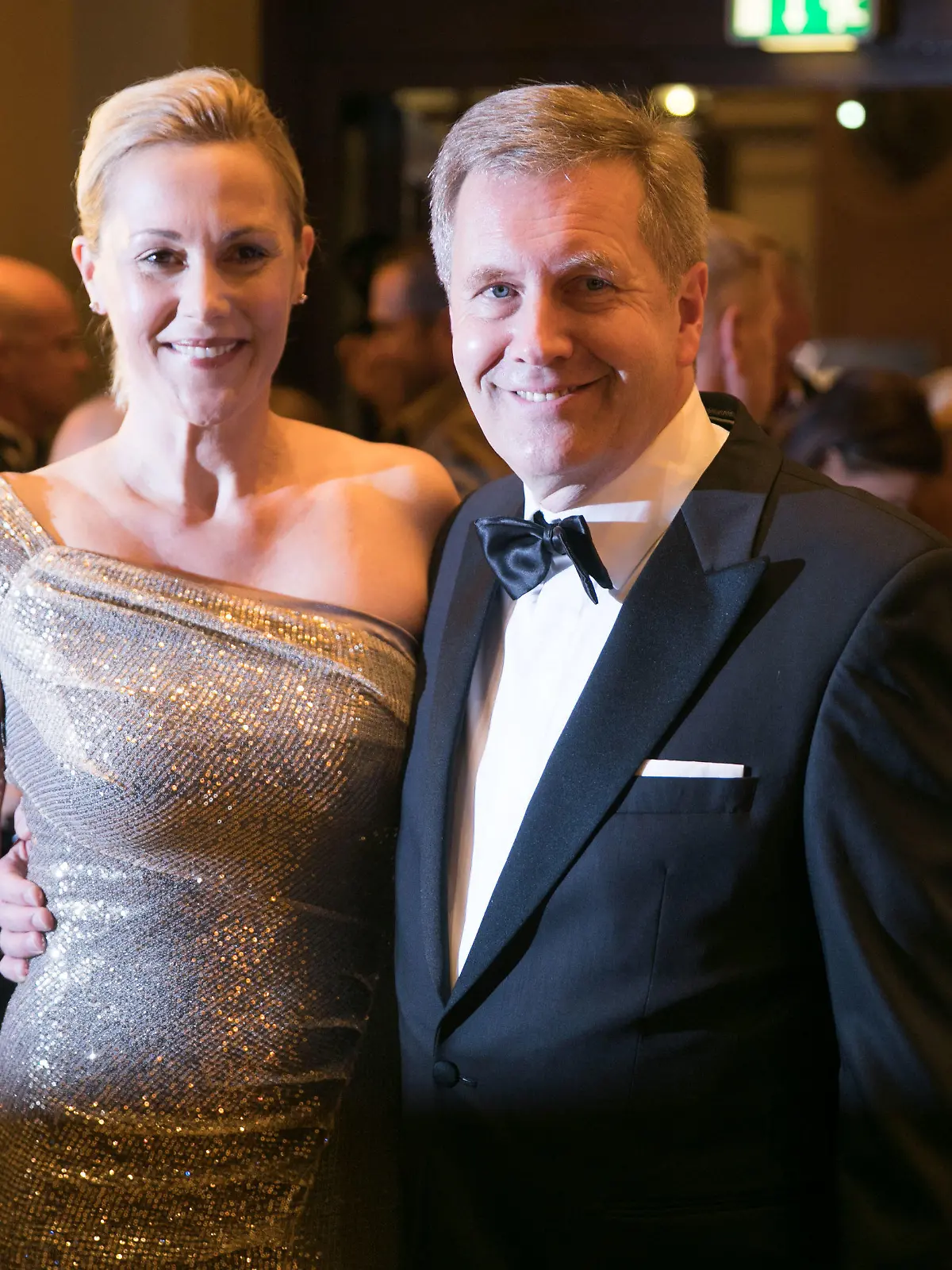 ARCHIV - 05.11.2016, Hessen, Frankfurt/Main: Ex-Bundespräsident Christian Wulff und seine Frau Bettina kommen zum Deutschen Sportpresseball in die Alte Oper. (zu dpa: "Christian und Bettina Wulff im dritten Anlauf wieder zusammen") Foto: picture alliance / dpa +++ dpa-Bildfunk +++