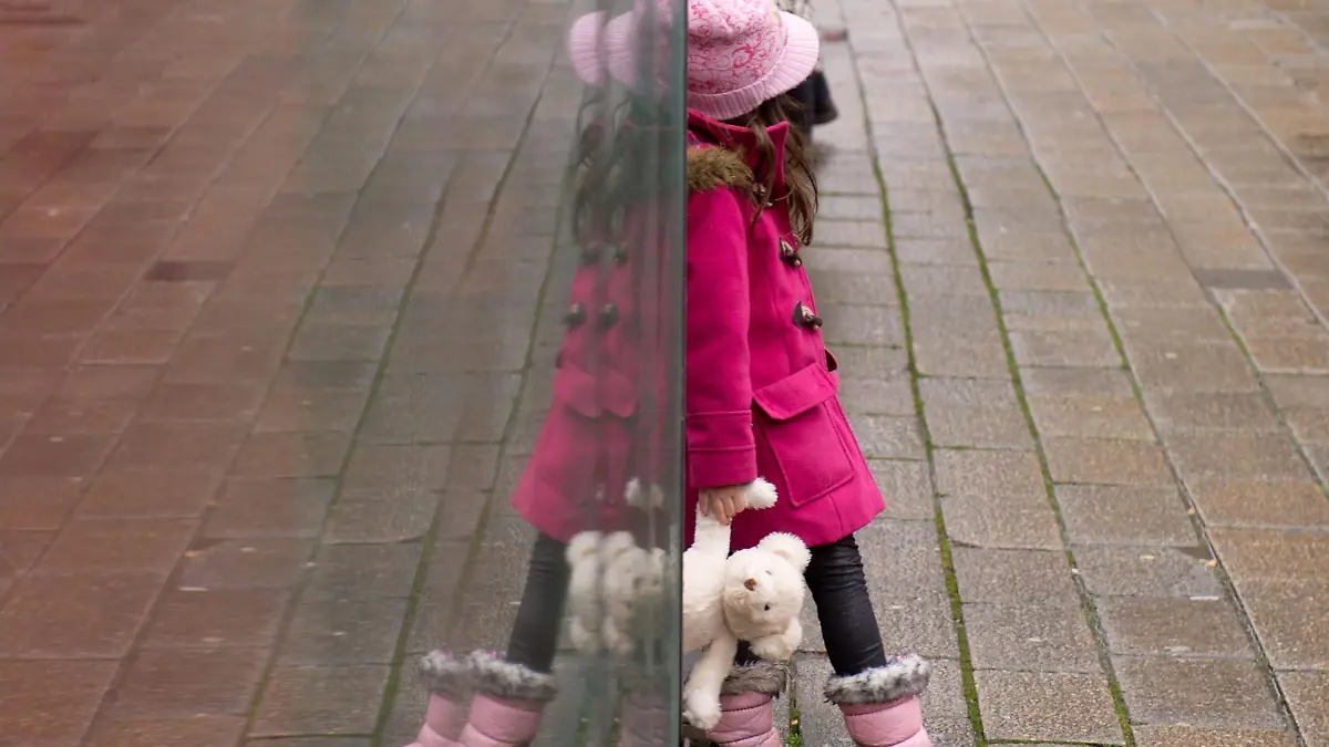 Mädchen mit Teddy
