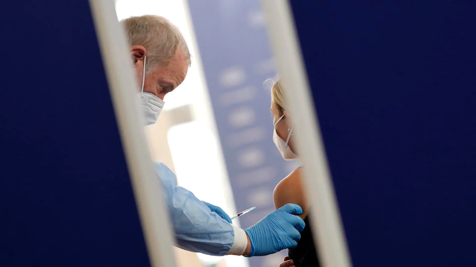  In der Ehrenfelder Ditib Moschee können sich Kölner am Wochenende gegen das Coronavirus impfen lassen. Zur Verfügung stehen Dosen des Impfstoffes von Astrazeneca sowie Johnson & Johnson. Köln, 08.05.2021 *** In the Ehrenfelder Ditib mosque Cologne can be inoculated on weekend against the Coronavirus Doses of the vaccine of Astrazeneca as well as Johnson Johnson Cologne, 08 05 2021 are available. Foto:xC.xHardtx/xFuturexImage