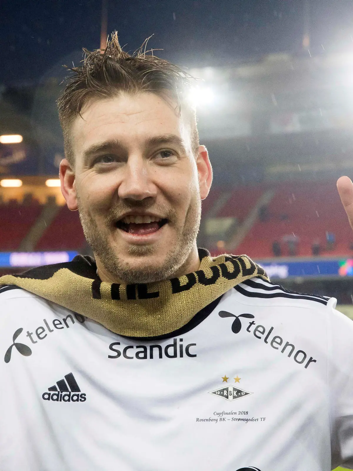 Rosenborg's Nicklas Bendtner celebrates after winning the Norwegian Football Cup 2018, beating Stroemsgodset 4-1 at Ullevaal Stadium in Oslo, Norway, December 2, 2018. NTB Scanpix/Fredrik Hagen via REUTERS   ATTENTION EDITORS - THIS IMAGE WAS PROVIDED BY A THIRD PARTY. NORWAY OUT. NO COMMERCIAL OR EDITORIAL SALES IN NORWAY.