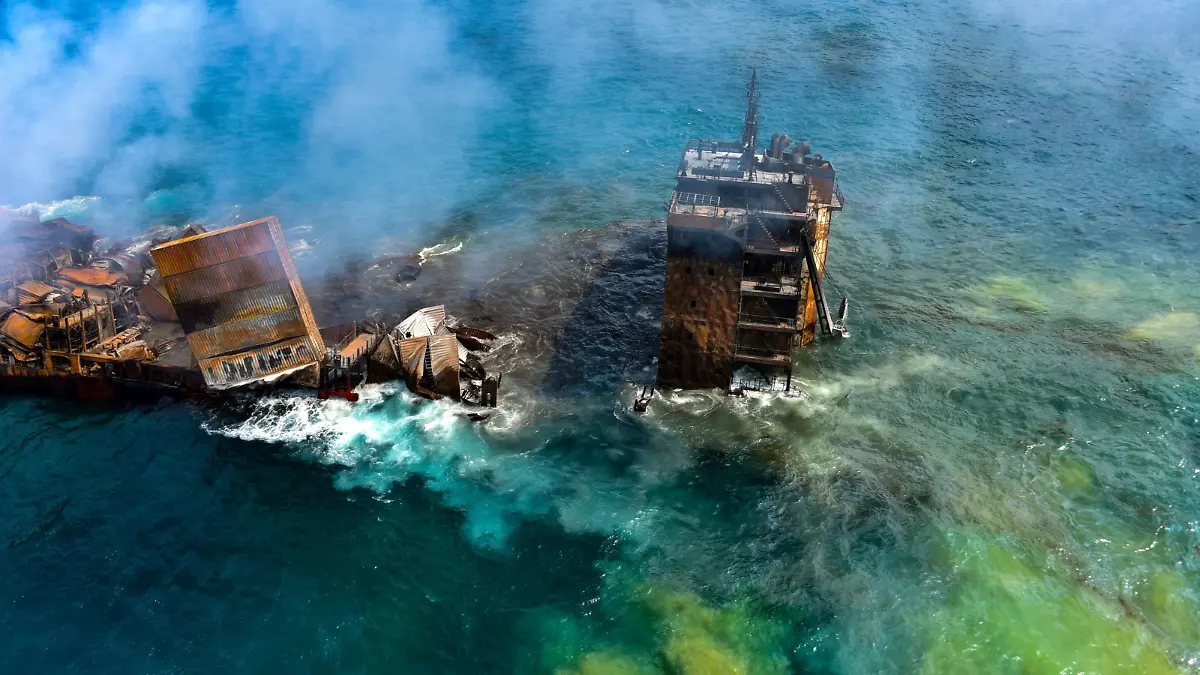 Smoke rises from a fire onboard the MV X-Press Pearl vessel as it sinks while being towed into deep sea off the Colombo Harbour, in Sri Lanka June 2, 2021. Sri Lanka Airforce Media/Handout via REUTERS ATTENTION EDITORS - THIS IMAGE HAS BEEN SUPPLIED BY A THIRD PARTY. MANDATORY CREDIT. NO RESALES. NO ARCHIVES. TPX IMAGES OF THE DAY