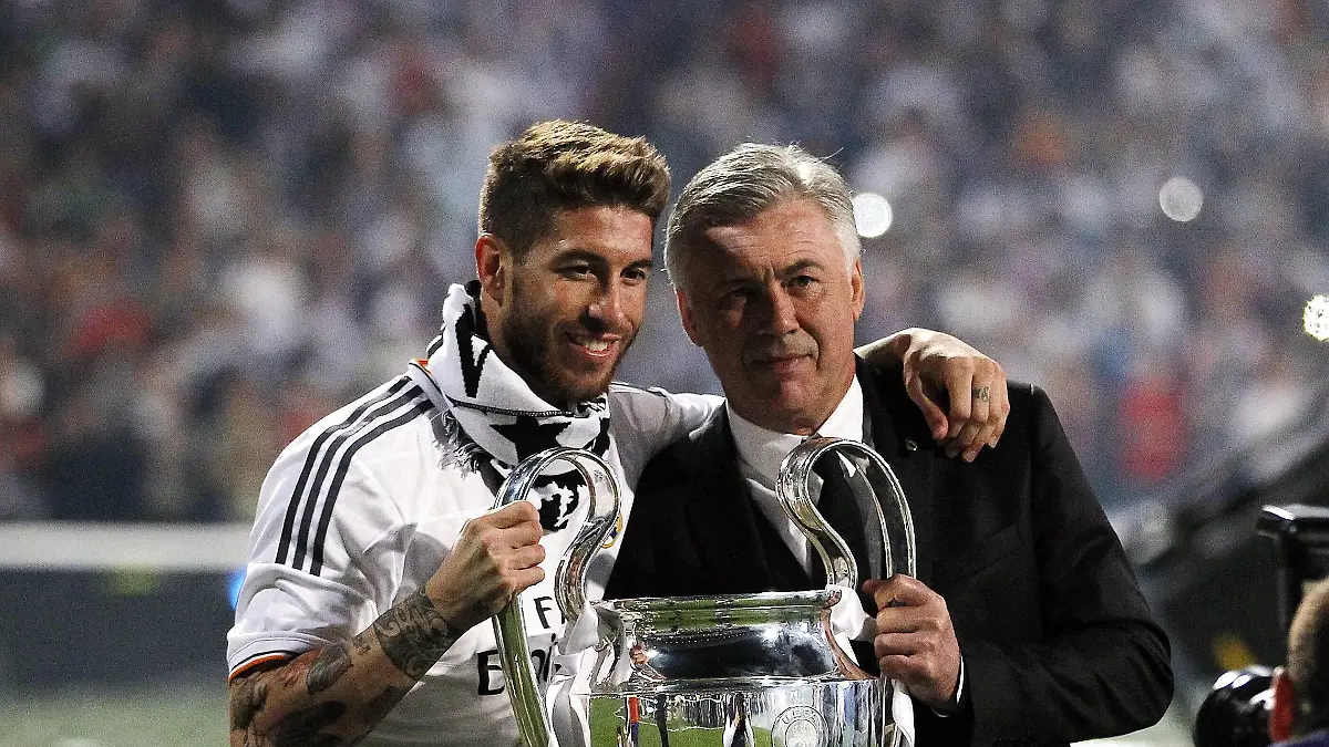 Real Madrid team celebrates after winning the Champions League at Bernabeu. In this picture, Sergio Ramos and Carlo Ancelotti. xFOTOxCHEMAxREYx PUBLICATIONxINxGERxAUTxHUNxONLY

Real Madrid team Celebrates After Winning The Champions League AT Bernabeu in This Picture Sergio Ramos and Carlo Ancelotti  PUBLICATIONxINxGERxAUTxHUNxONLY