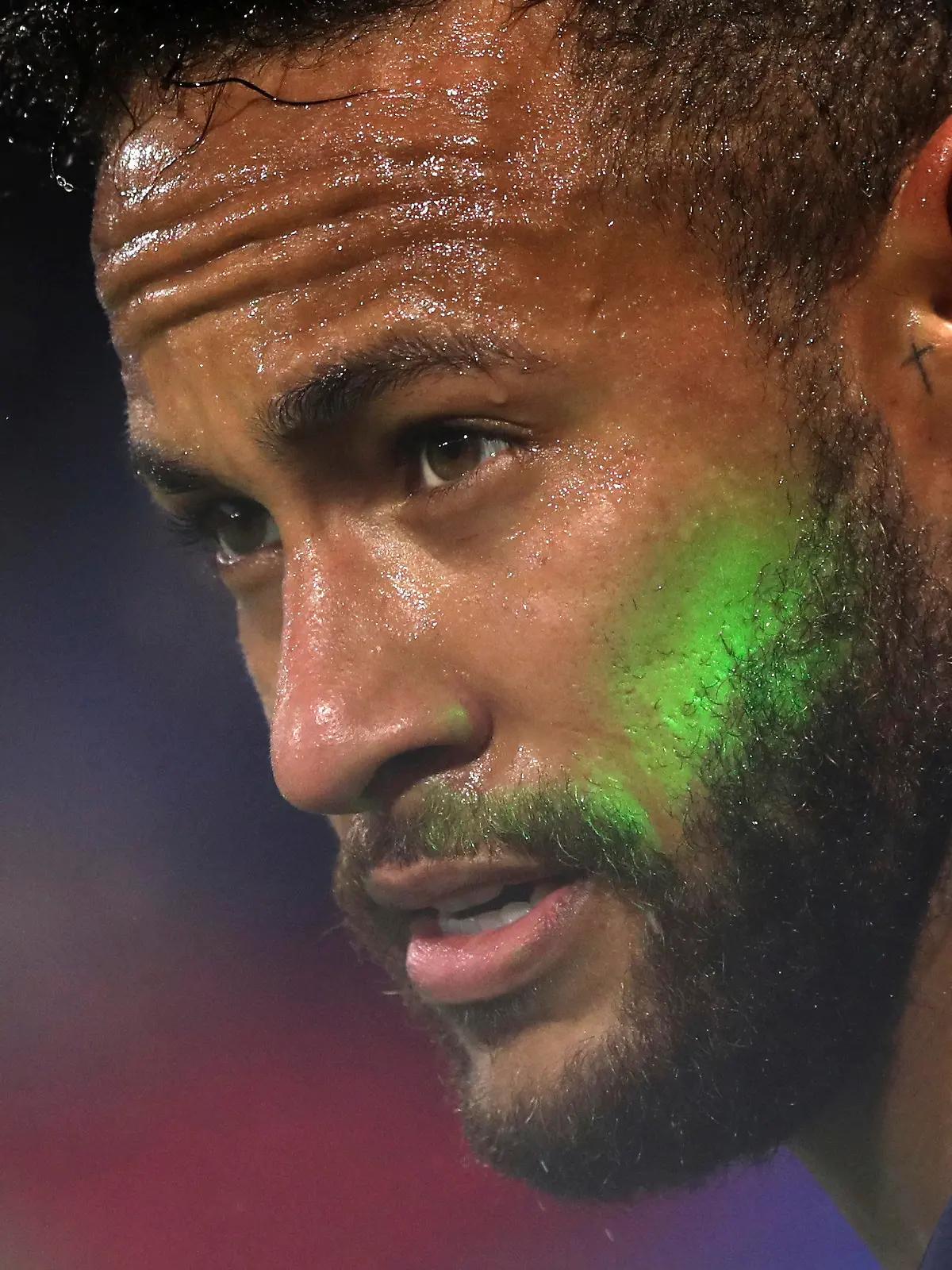ARCHIV - 22.09.2019, Frankreich, Decines: Fußball: Ligue 1, Frankreich, Olympique Lyon - Paris Saint-Germain im Stade de Lyon. Neymar von Paris Saint-Germain während des Spiels. Für Brasiliens Superstar Neymar hat das Finalturnier der Champions League in Lissabon besondere Bedeutung. Nach schwierigen Zeiten sehnt sich der 28-Jährige nach dem größten Titel im Clubfußball mit Paris Saint-Germain. Diesem ordnet er alles unter. (zu dpa "Alle Augen auf Neymar: Für Brasiliens Superstar zählt nur der Titel") Foto: Laurent Cipriani/AP/dpa +++ dpa-Bildfunk +++