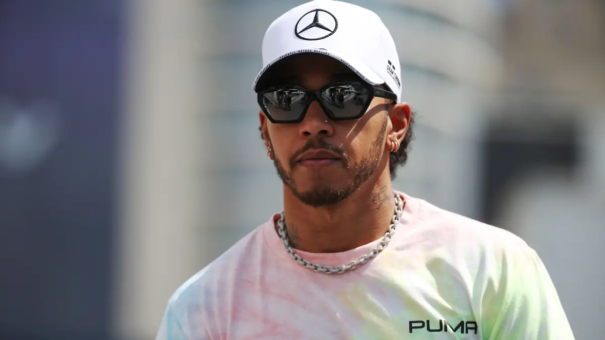 26.04.2019, Aserbaidschan, Baku: Motorsport: Formel-1-Weltmeisterschaft, GrandPrix von Aserbaidschan, Freies Training. Lewis Hamilton aus Großbritannien vom Team Mercedes geht durch das Fahrerlager. Foto: Photo4/Lapresse/Lapresse via ZUMA Press/dpa +++ dpa-Bildfunk +++