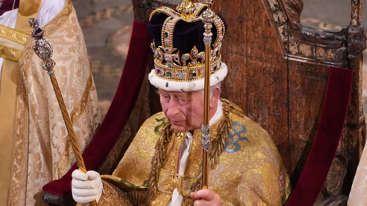 BGUK_2633886 - London, UNITED KINGDOM - King Charles III after being crowned with St Edward's Crown by The Archbishop of Canterbury the Most Reverend Justin Welby during his coronation ceremony in Westminster Abbey, London.
Pictured: King Charles III coronation
BACKGRID UK 13 APRIL 2023 


