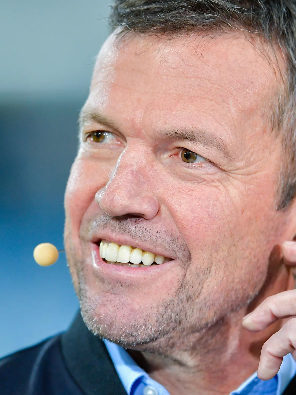 ARCHIV - 01.12.2018, Baden-Württemberg, Sinsheim: Fußball: Bundesliga, 1899 Hoffenheim - FC Schalke 04, 13. Spieltag, in der Rhein-Neckar-Arena. Der ehemalige Fussballer Lothar Matthäus lächelt. (zu dpa «Matthäus über Bundestrainer-Job: Unter Umständen würde er überlegen») Foto: Uwe Anspach/dpa +++ dpa-Bildfunk +++
