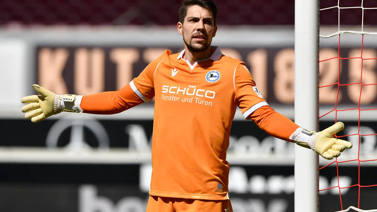 Torwart Stefan Ortega Morena Arminia Bielefeld Gestik, Geste VfB Stuttgart vs DSC Arminia Bielefeld 22.05.2021 DFL/DFB REGULATIONS PROHIBIT ANY USE OF PHOTOGRAPHS AS IMAGE SEQUENCES AND/OR QUASI-VIDEO VfB Stuttgart vs DSC Arminia Bielefeld *** Goalkeeper Stefan Ortega Morena Arminia Bielefeld Gesture, gesture VfB Stuttgart vs DSC Arminia Bielefeld 22 05 2021 DFL DFB REGULATES PROHIBIT ANY USE OF PHOTOGRAPHS AS IMAGE SEQUENCES AND OR QUASI VIDEO VfB Stuttgart vs DSC Arminia Bielefeld