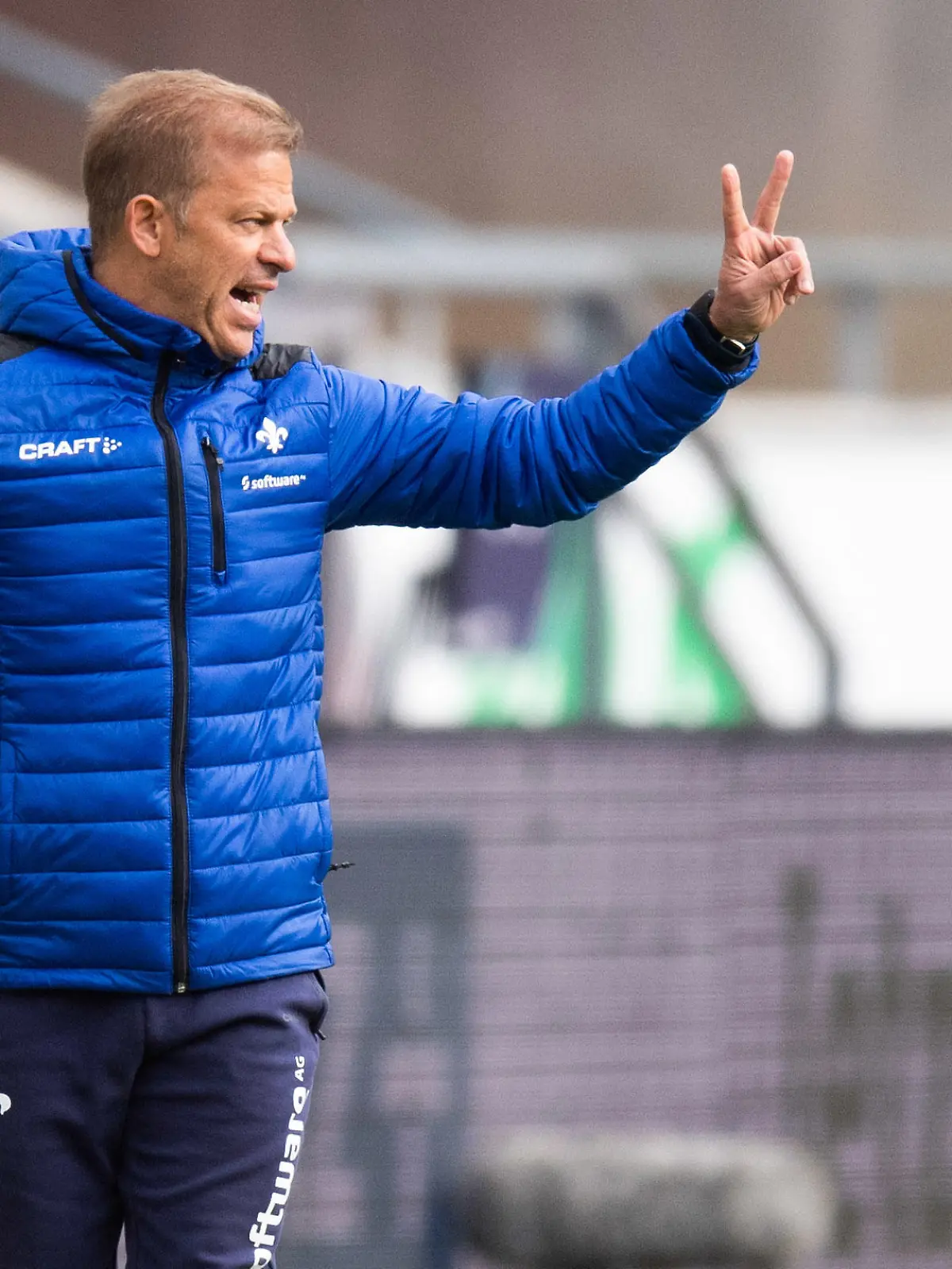 ARCHIV - 07.05.2021, Niedersachsen, Hannover: Fußball: 2. Bundesliga, 32. Spieltag Hannover 96 - SV Darmstadt 98 in der HDI-Arena. Darmstadts Trainer Markus Anfang reagiert auf den Spielverlauf. (zu dpa: «Kenner der zweiten Liga»: Markus Anfang wird neuer Werder-Trainer) Foto: Julian Stratenschulte/dpa +++ dpa-Bildfunk +++