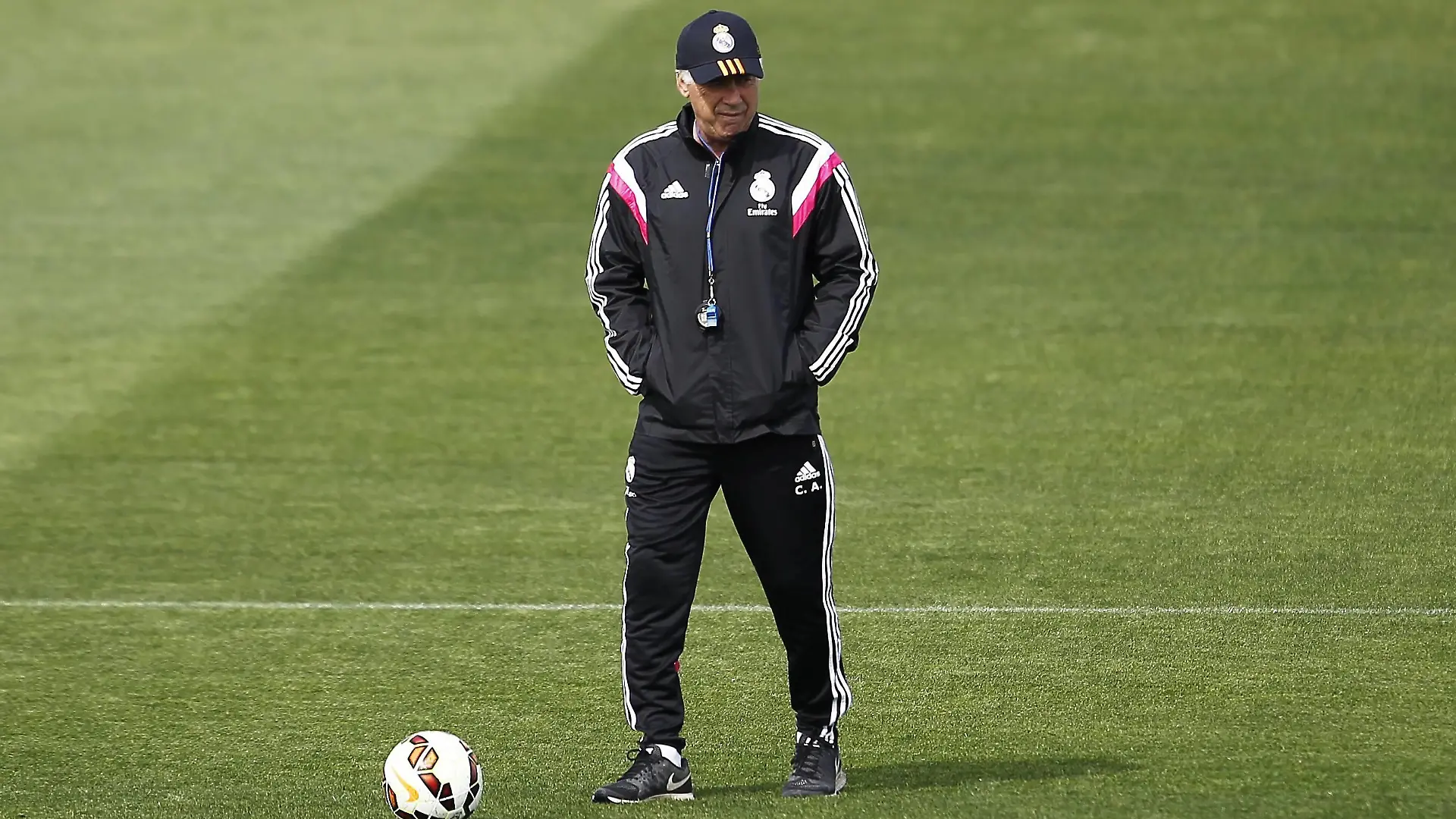 Football Spain, Real Madrid training session. In this picture, Carlo Ancelotti. xANGELxRIVEROx PUBLICATIONxINxGERxAUTxHUNxONLY
Football Spain Real Madrid Training Session in This Picture Carlo Ancelotti xANGELxRIVEROx PUBLICATIONxINxGERxAUTxHUNxONLY
