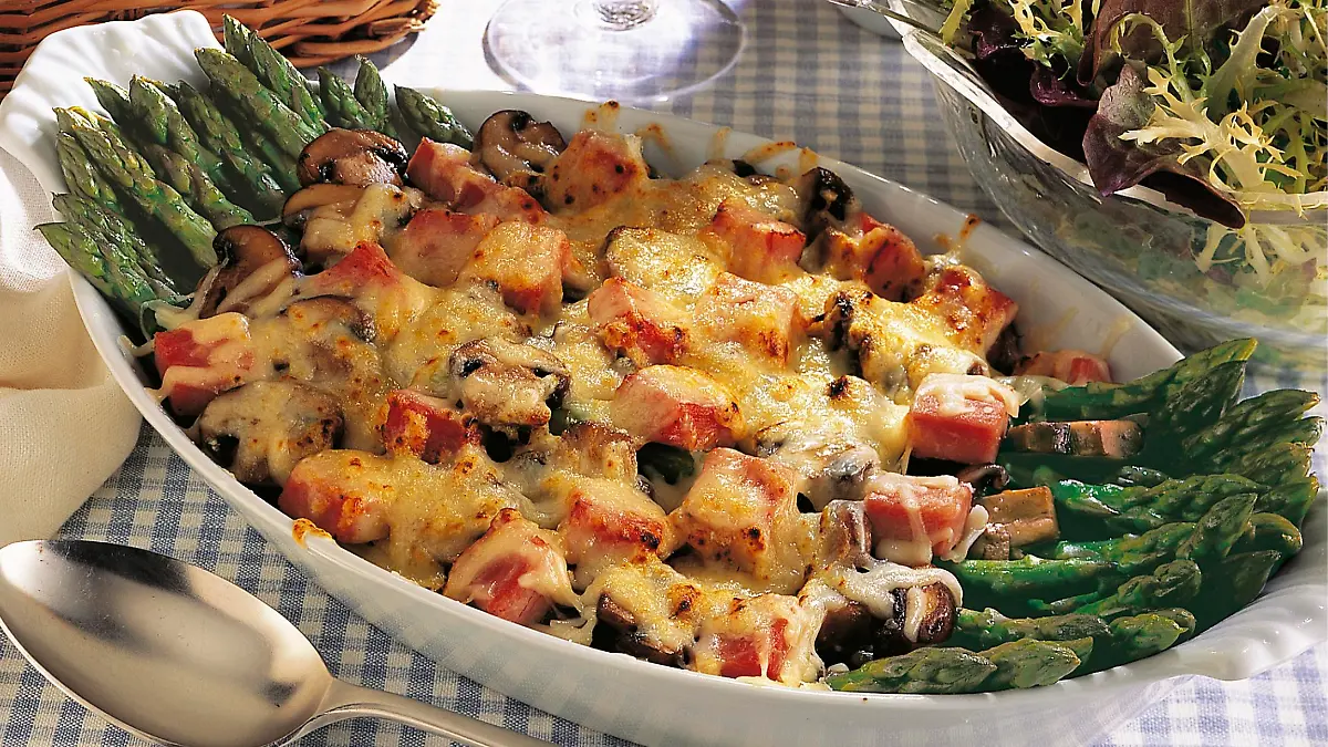 Spargel-Pilz-Gratin, Frankreich, Europa