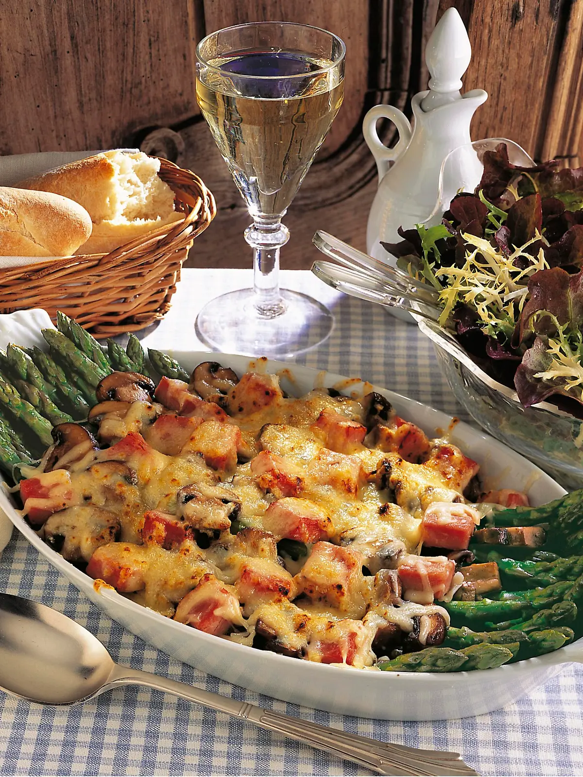 Spargel-Pilz-Gratin, Frankreich, Europa