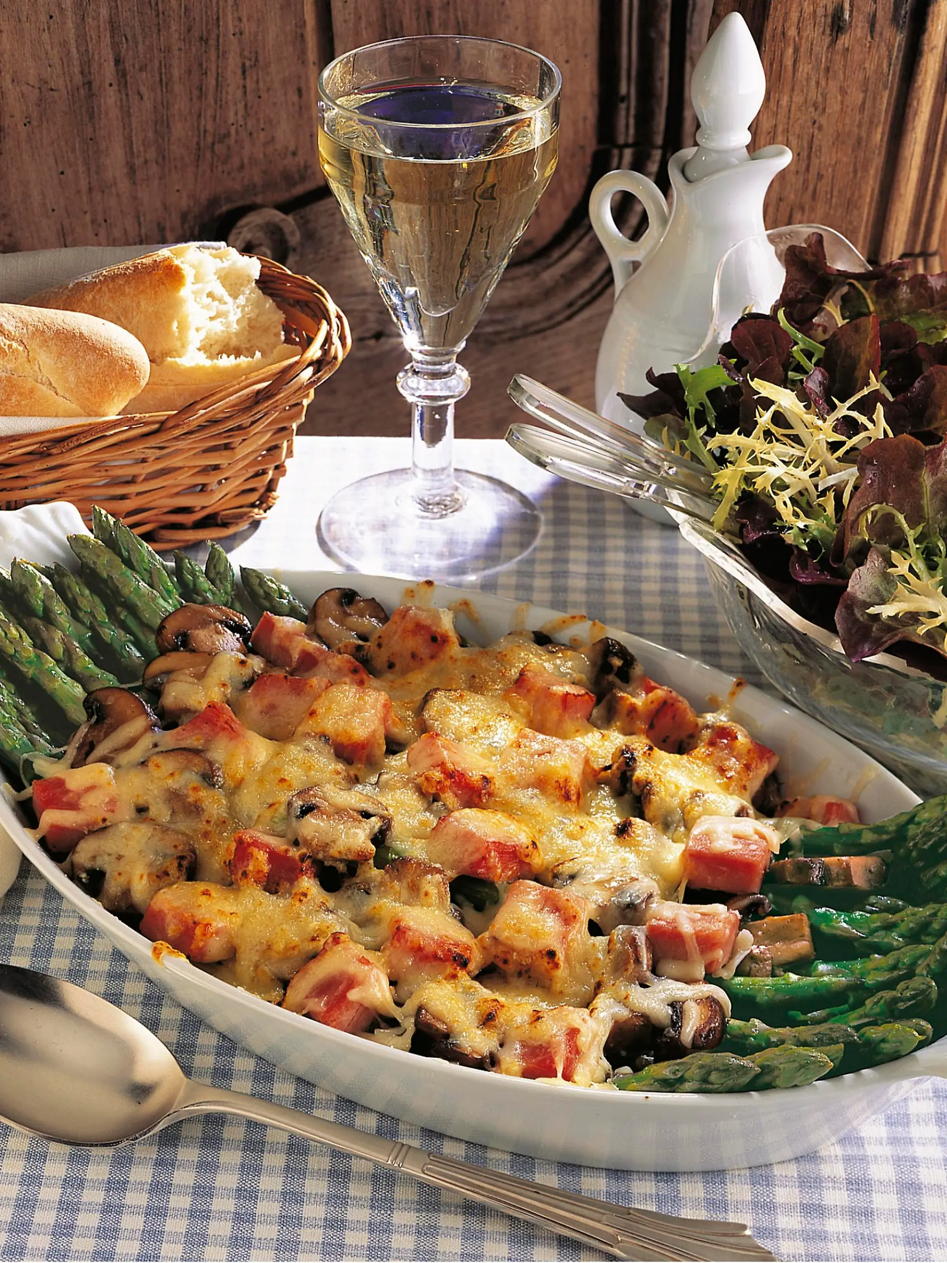 Spargel-Pilz-Gratin, Frankreich, Europa