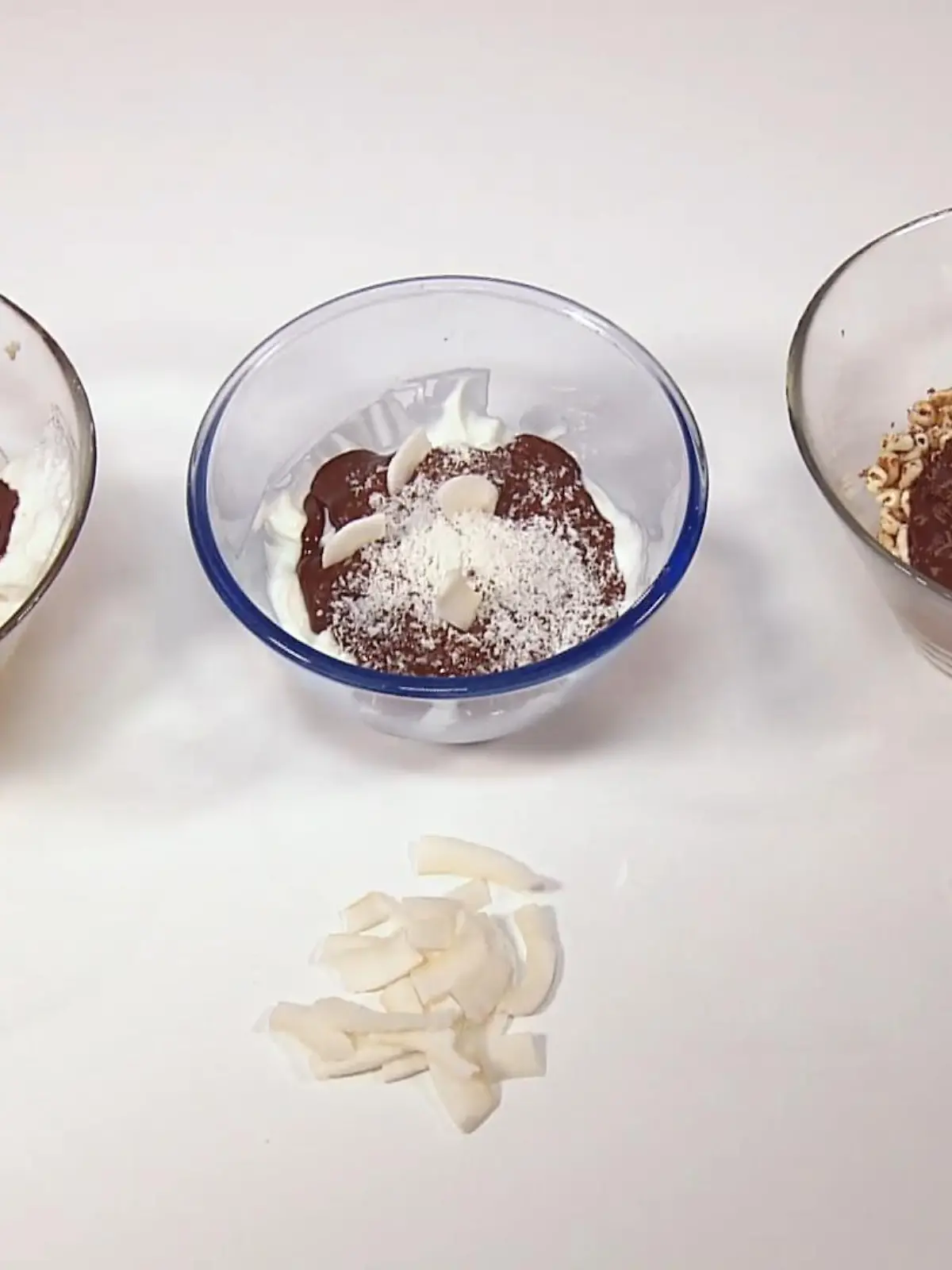 Sie sind super einfach, mega lecker und viel gesünder als Schokoriegel! Wir testen die süßen Bowls.