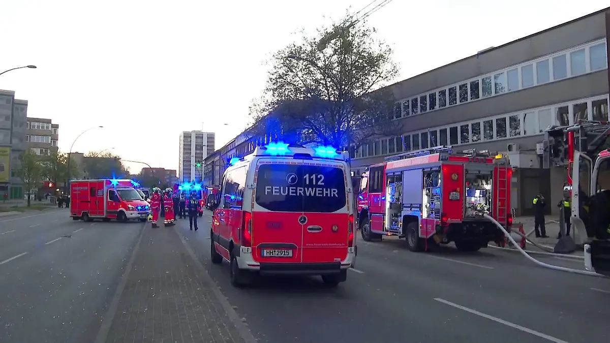 Feuerwehr im Großeinsatz in Hamburg-Barmbek