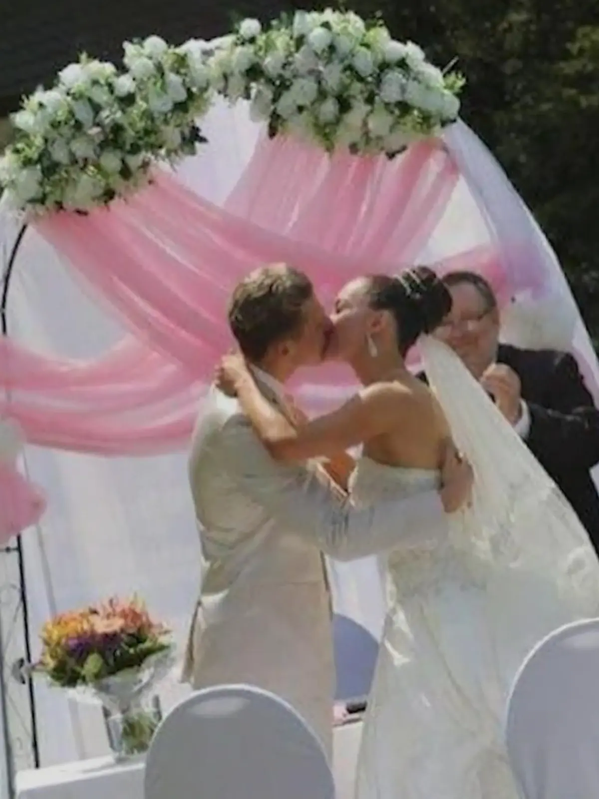Bild zu: "Renata und Valentin hätten ihren Hochzeitstag fast vergessen"