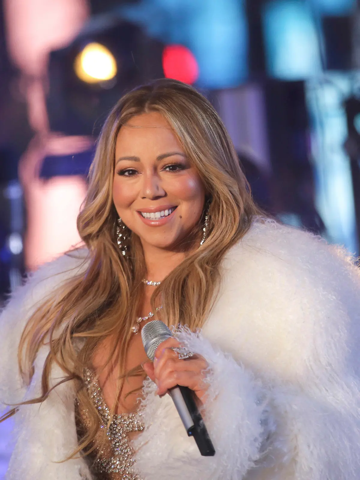 ARCHIV - 31.12.2017, USA, New York: Mariah Carey, US-Sängerin, tritt bei der Silvesterfeier auf dem Times Square auf. (zu dpa "Mariah Carey arbeitete in den 90ern an Alternative-Rock-Album") Foto: Brent N. Clarke/Invision/AP/dpa +++ dpa-Bildfunk +++