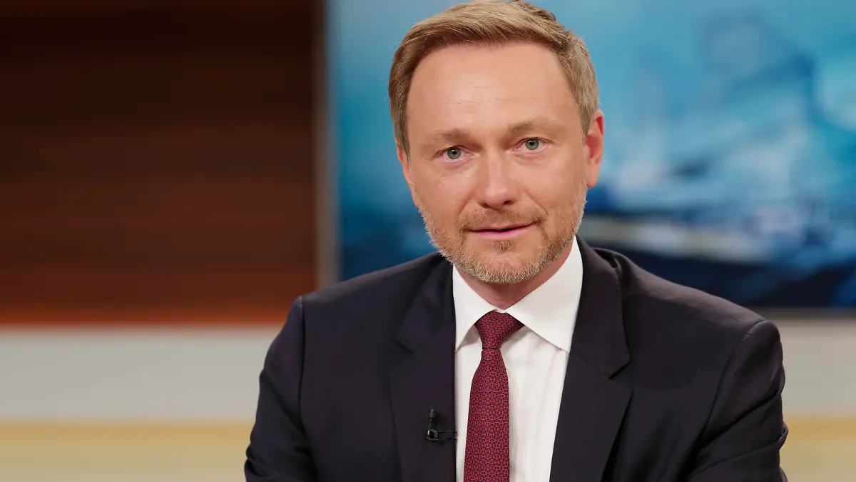  Christian Lindner 2021-05-0, Deutschland, Berlin - Christian Lindner FDP, Bundesvorsitzender und Fraktionschef im Bundestag, zu Gast bei Anne Will im Ersten. Thema in der ARD-Politiktalkrunde: Das große Impfversprechen - wo steht Deutschland im zweiten Pandemie-Sommer *** Christian Lindner 2021 05 0, Germany, Berlin Christian Lindner FDP , Federal Chairman and parliamentary group leader in the Bundestag, as a guest on Anne Will in the First Topic in the ARD Politiktalkrunde The great vaccination promise where is Germany in the second Pandemic Summer