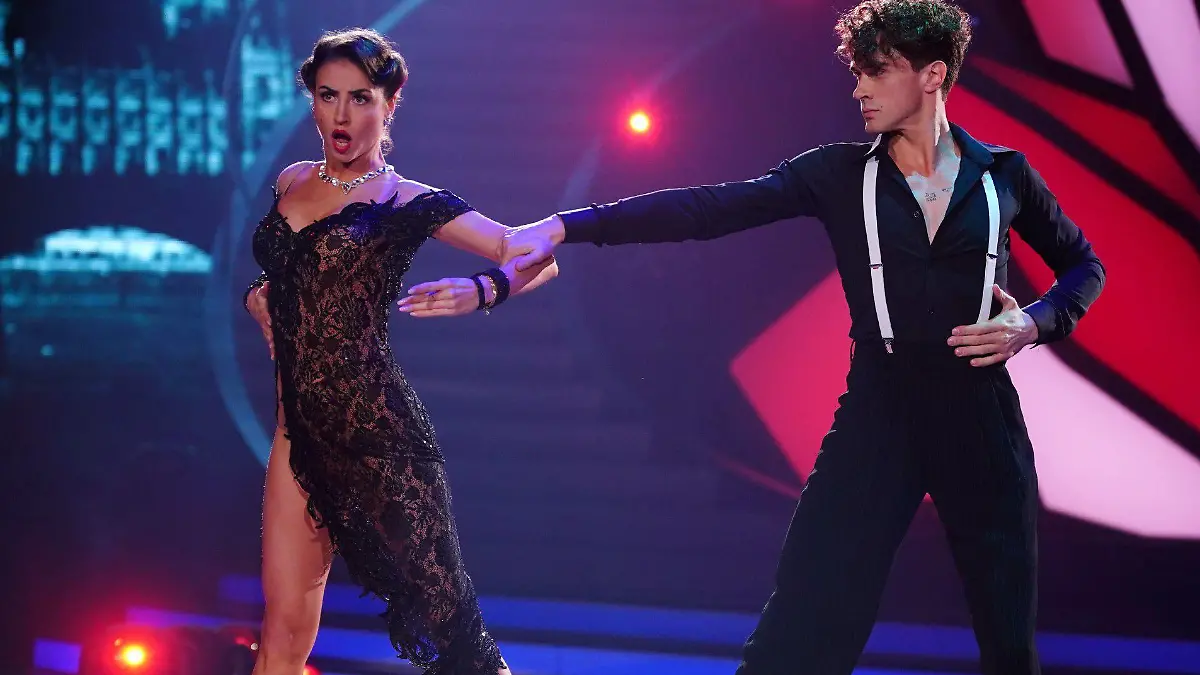Timon Krause und Ekaterina Leonova tanzen Tango.

Die Verwendung des sendungsbezogenen Materials ist nur mit dem Hinweis und Verlinkung auf RTL+ gestattet.