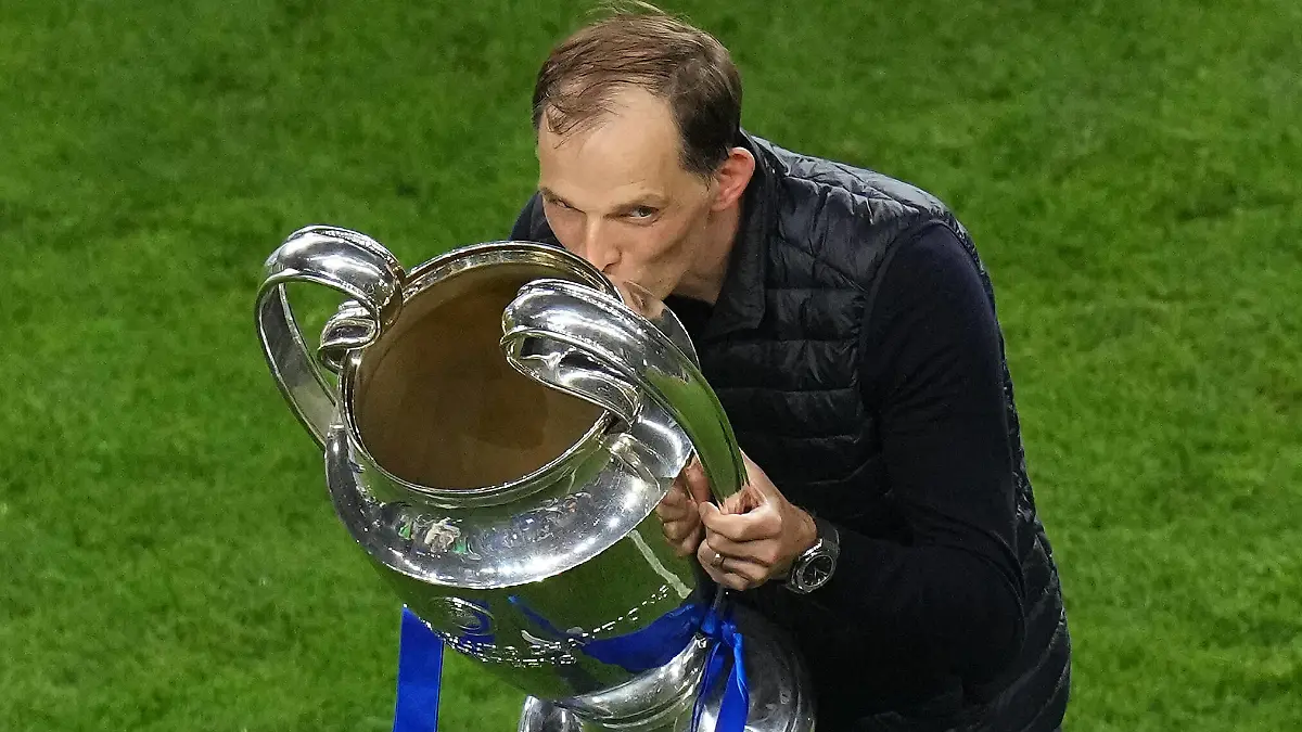  Manchester City v Chelsea - UEFA Champions League - Final - Estadio do Dragao Chelsea manager Thomas Tuchel celebrates with the trophy after the UEFA Champions League final match held at Estadio do Dragao in Porto, Portugal. Picture date: Saturday May 29, 2021. Editorial use only, no commercial use without prior consent from rights holder. PUBLICATIONxINxGERxSUIxAUTxONLY Copyright: xAdamxDavyx 60080440