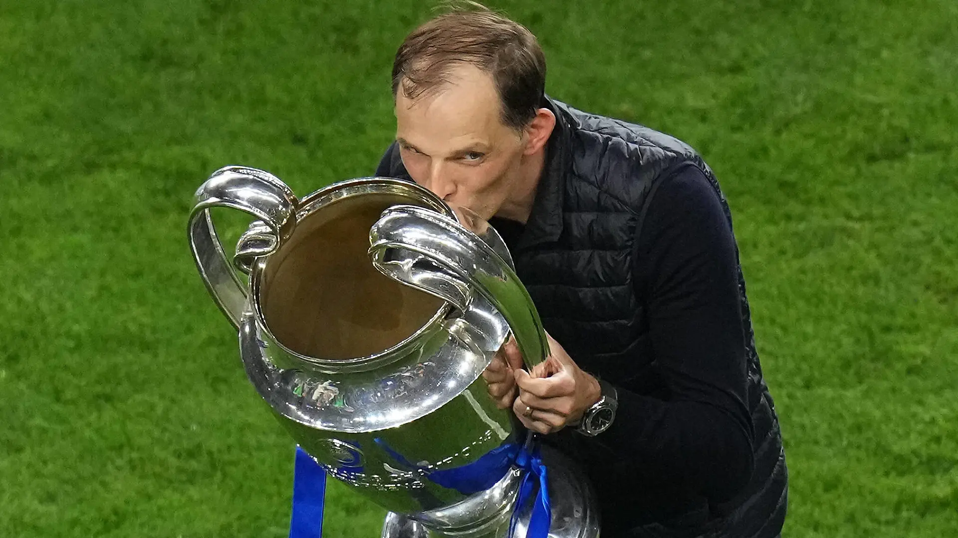  Manchester City v Chelsea - UEFA Champions League - Final - Estadio do Dragao Chelsea manager Thomas Tuchel celebrates with the trophy after the UEFA Champions League final match held at Estadio do Dragao in Porto, Portugal. Picture date: Saturday May 29, 2021. Editorial use only, no commercial use without prior consent from rights holder. PUBLICATIONxINxGERxSUIxAUTxONLY Copyright: xAdamxDavyx 60080440