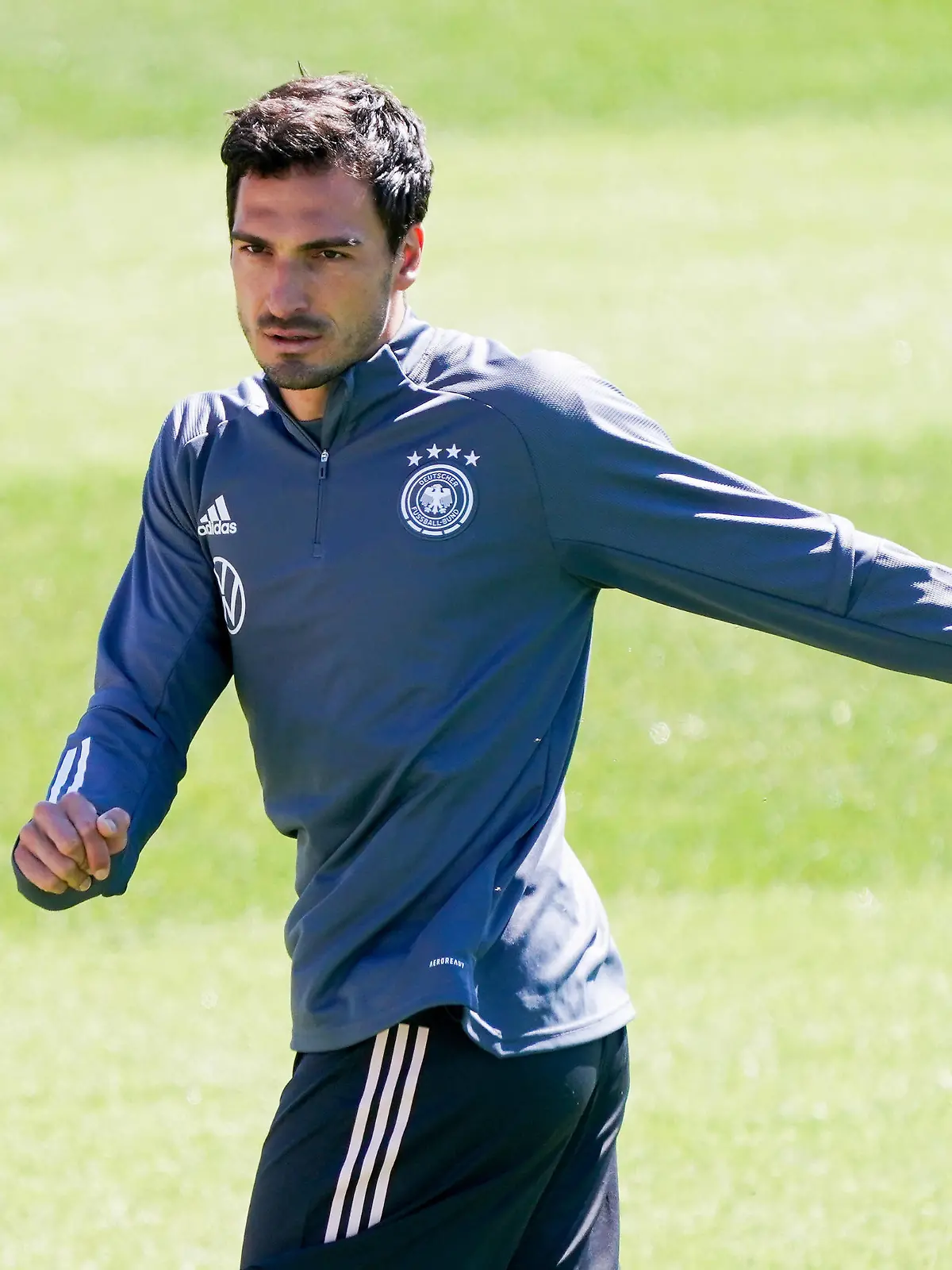  Mats Hummels Deutschland Germany macht sich warm - Seefeld 31.05.2021: Trainingslager der Deutschen Nationalmannschaft zur EM-Vorbereitung *** Mats Hummels Germany Germany warms up Seefeld 31 05 2021 German national team training camp for European Championship preparation