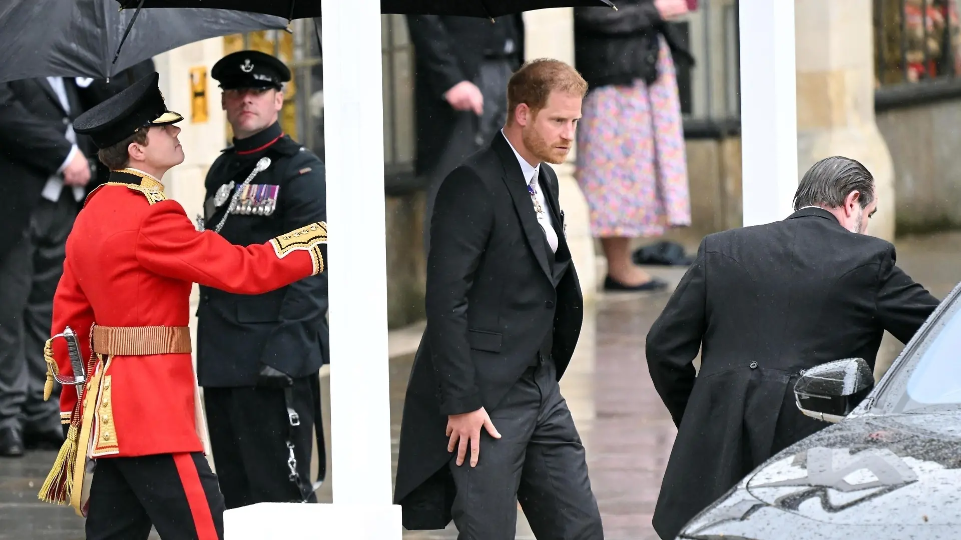 BGUK_2633114 - London, UNITED KINGDOM - Prince Harry pictured departing Westminster Abbey after attending his father King Charles III Coronation. *** Local Caption ***
Pictured: Prince Harry
BACKGRID UK 6 MAY 2023