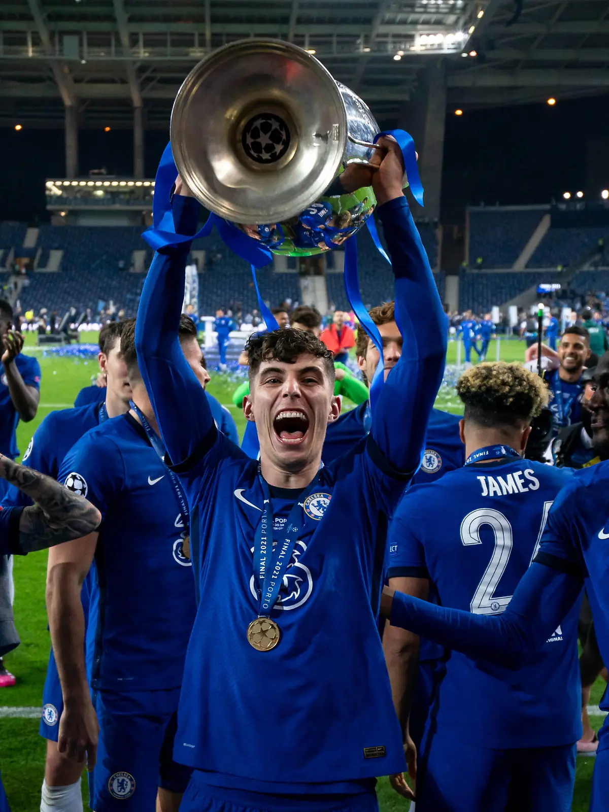  Kai Havertz of Chelsea lifts the winning trophy during the UEFA Champions League Final match between Manchester City and Chelsea at The Estdio do Drago, Porto, Portugal on 29 May 2021. PUBLICATIONxNOTxINxUK Copyright: xAndyxRowlandx PMI-4238-0246
