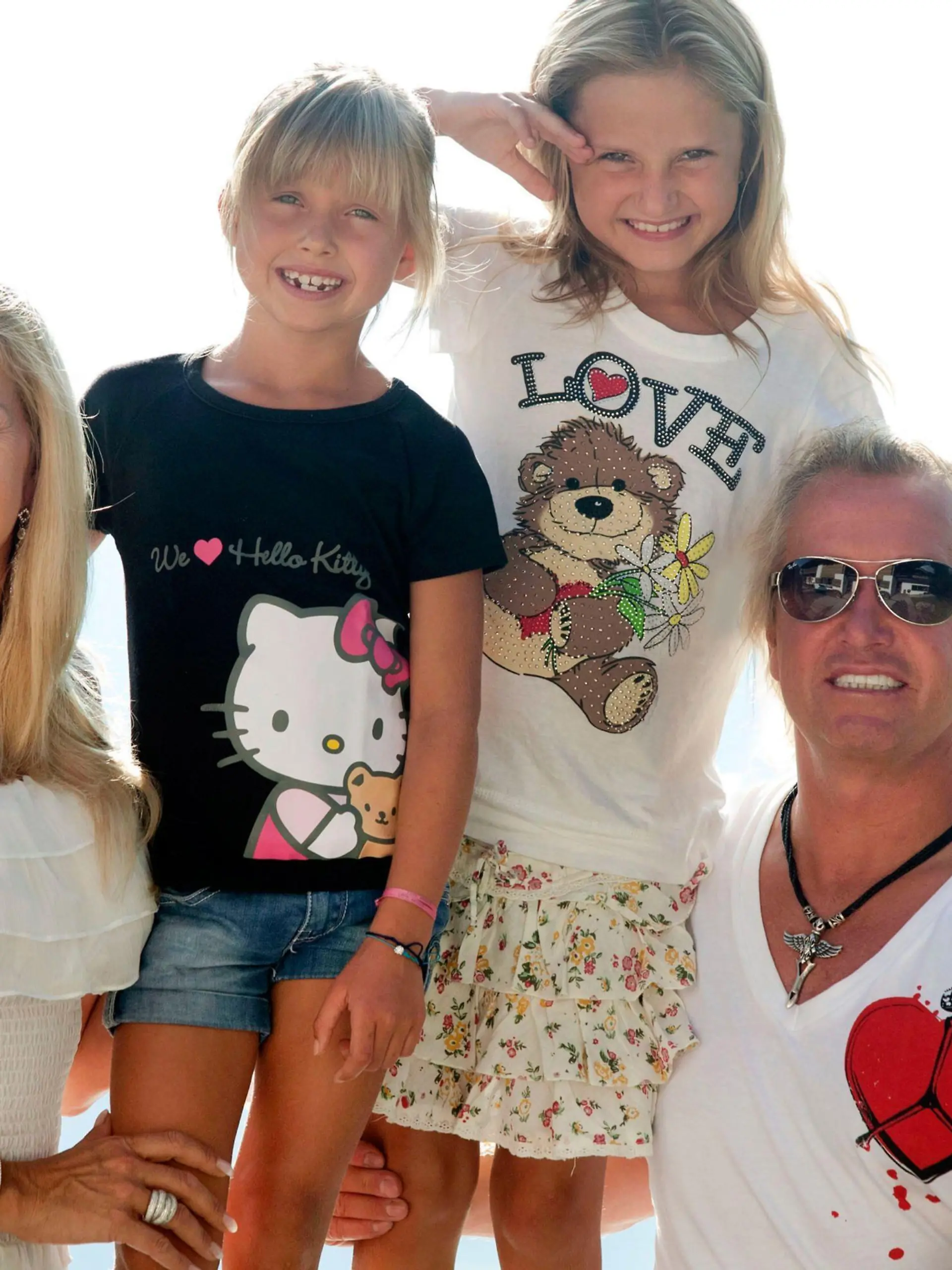 V.l.: Familie Geiss: Carmen (46), Shania, Davina und Robert (44).
