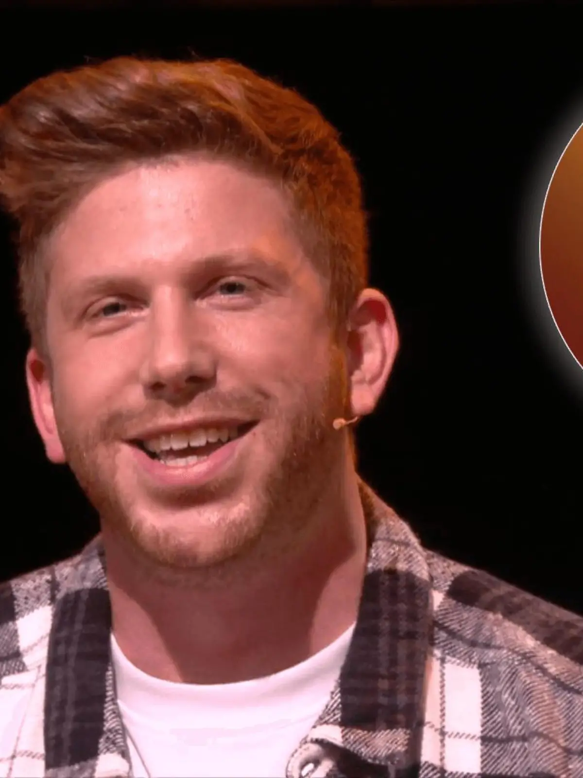 Lars Tönsfeuerborn macht Nicolas Puschmann eine Liebeserkläung.