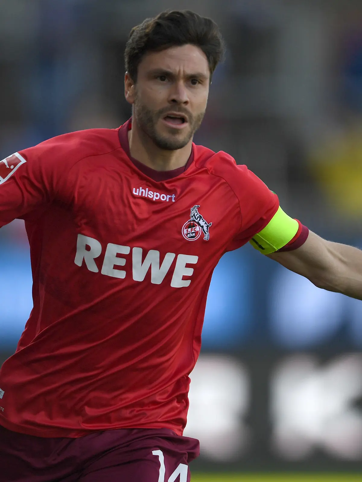 29.05.2021, Schleswig-Holstein, Kiel: Fußball, Bundesliga, Relegation, Rückspiel, Holstein Kiel - 1. FC Köln, Holstein-Stadion: Kölns Mittelfeldspieler Jonas Hector jubelt nach dem 0:1. WICHTIGER HINWEIS: Gemäß den Vorgaben der DFL Deutsche Fußball Liga bzw. des DFB Deutscher Fußball-Bund ist es untersagt, in dem Stadion und/oder vom Spiel angefertigte Fotoaufnahmen in Form von Sequenzbildern und/oder videoähnlichen Fotostrecken zu verwerten bzw. verwerten zu lassen. Foto: Carmen Jaspersen/dpa +++ dpa-Bildfunk +++