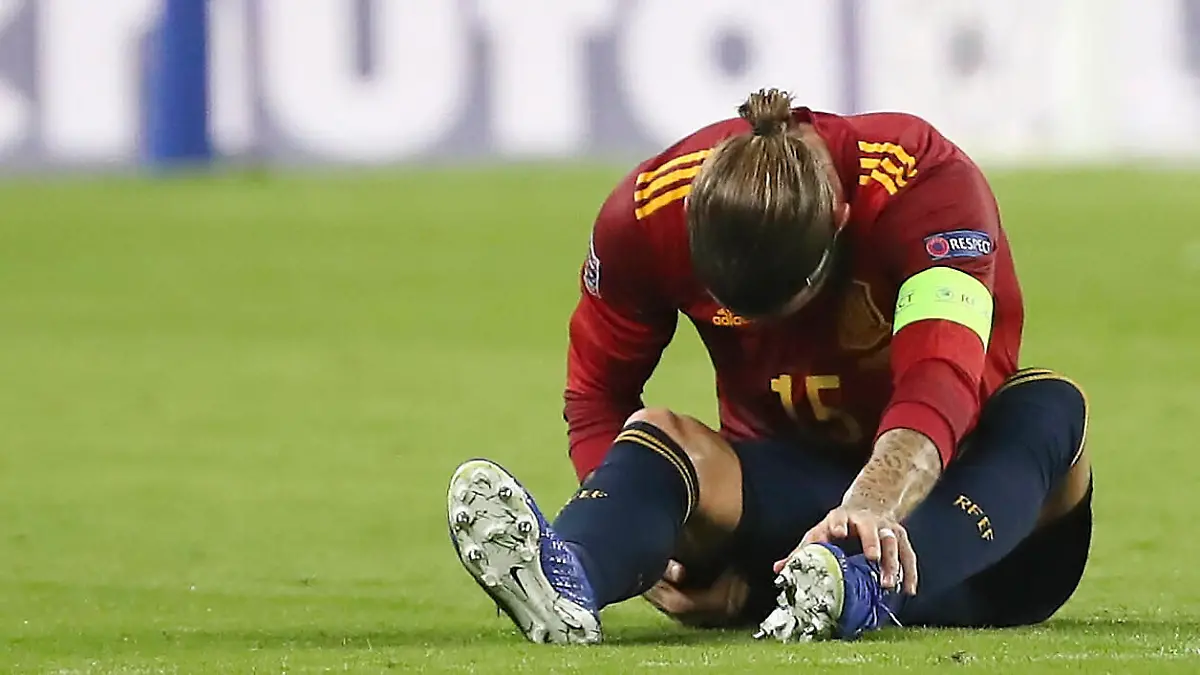 November 17, 2020, Sevilla, Spain: Sergio Ramos of Spain is injured during the UEFA Nations League group stage match between Spain and Germany at La Cartuja in Sevilla, Spain. Sevilla Spain - ZUMAd159 20201117_zia_d159_075 Copyright: xIndirax