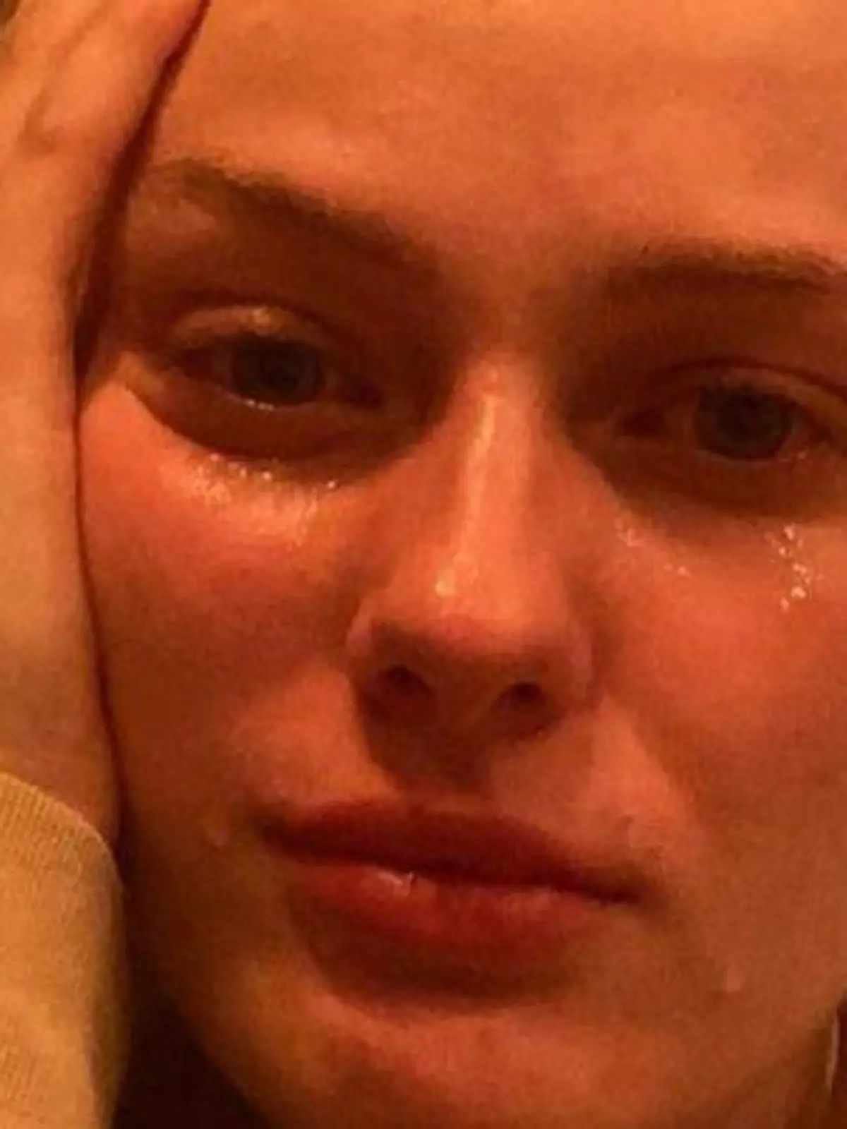 Ex-Topmodel-Kandidatin Vanessa Tamkan in Tränen aufgelöst