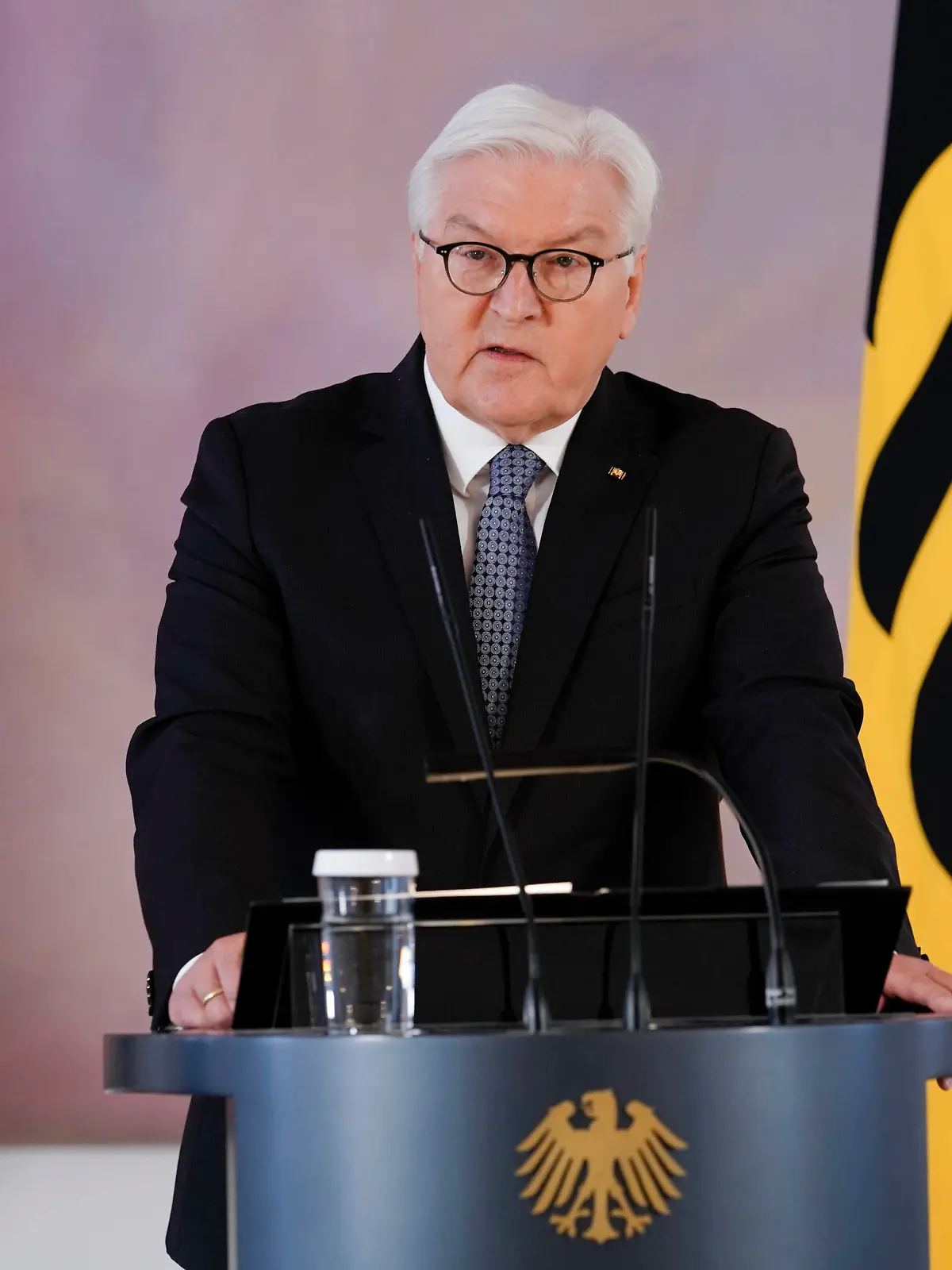 Bundespraesident Steinmeier Entlassungsurkunde an Franziska Giffey und Ernennungsurkunde an Christine Lambrecht im Schloss Bellevue in Berlin Aktuell, 20.05.2021, Berlin Bundespraesident Frank-Walter Steinmeier bei seiner Rede fuer Franziska Griffey. Die ehemalige Bundesministerin für Familie, Senioren, Frauen und Jugend hat am 19.05.2021 ihren Ruecktritt eingereicht Berlin Berlin Deutschland *** German President Steinmeier Dismissal Certificate to Franziska Giffey and Appointment Certificate to Christine Lambrecht at Bellevue Palace in Berlin Current, 20 05 2021, Berlin German President Frank Walter Steinmeier during his speech for Franziska Griffey The former Federal Minister for Family Affairs, Senior Citizens, Women and Youth submitt 