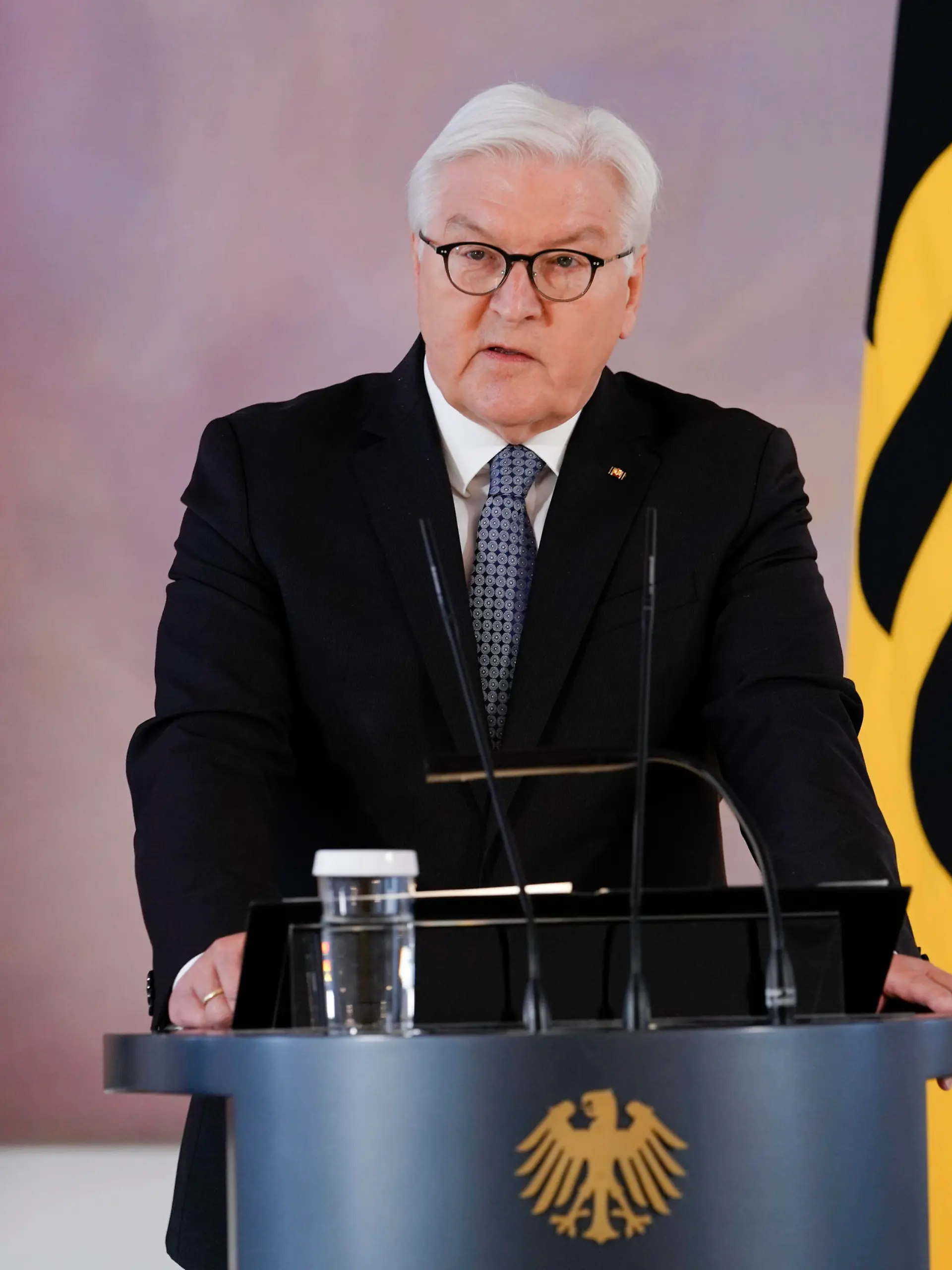 Bundespraesident Steinmeier Entlassungsurkunde an Franziska Giffey und Ernennungsurkunde an Christine Lambrecht im Schloss Bellevue in Berlin Aktuell, 20.05.2021, Berlin Bundespraesident Frank-Walter Steinmeier bei seiner Rede fuer Franziska Griffey. Die ehemalige Bundesministerin für Familie, Senioren, Frauen und Jugend hat am 19.05.2021 ihren Ruecktritt eingereicht Berlin Berlin Deutschland *** German President Steinmeier Dismissal Certificate to Franziska Giffey and Appointment Certificate to Christine Lambrecht at Bellevue Palace in Berlin Current, 20 05 2021, Berlin German President Frank Walter Steinmeier during his speech for Franziska Griffey The former Federal Minister for Family Affairs, Senior Citizens, Women and Youth submitt 