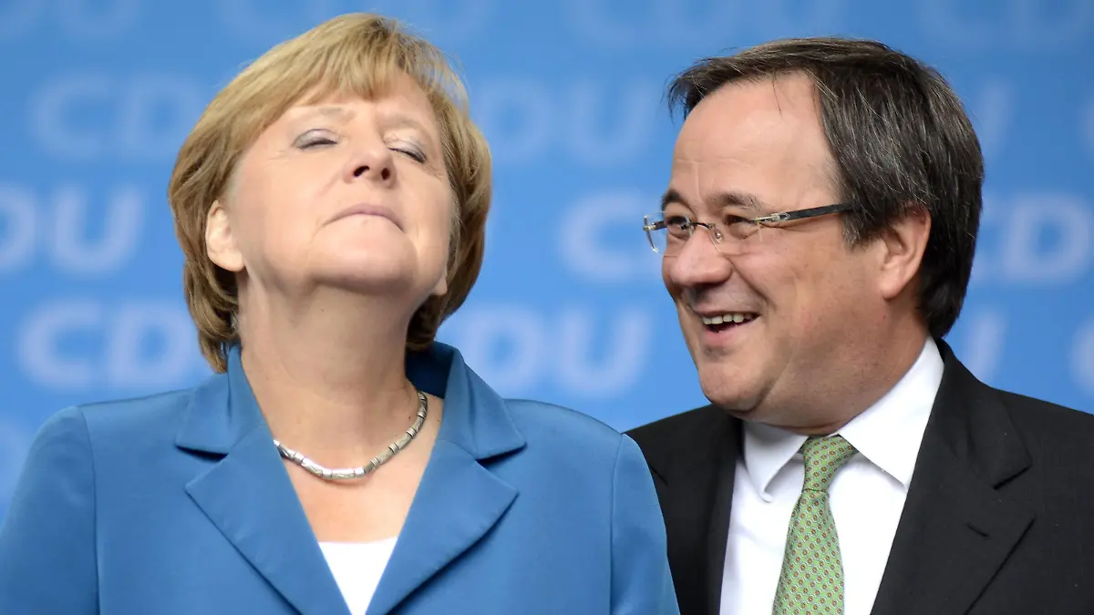  Angela Merkel und Armin Laschet bei einer CDU-Wahlkampfveranstaltung zur Oberbürgemeisterwahl auf dem Burgplatz. Essen, 04.09.2015 Foto:xO.xHausenx/xFuturexImage