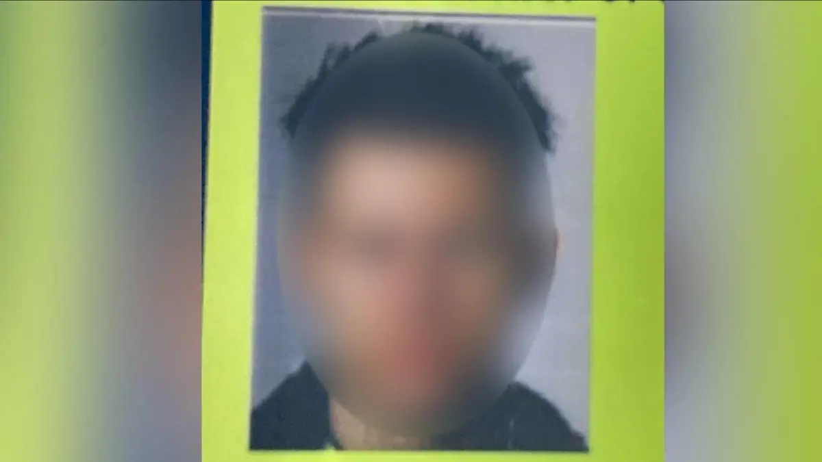 Dieser Mann soll seine Mutter getötet haben - die Polizei Oberfranken sucht nach dem 23-Jährigen.