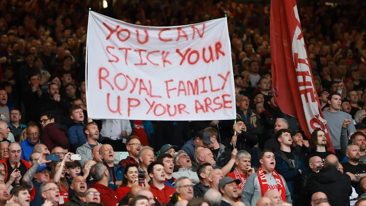 Mandatory Credit: Photo by Paul Greenwood/Shutterstock 13895975f Liverpool fans react with a banner as the National Anthem is played ahead of kick-off Liverpool v Brentford, Premier League, Football, Anfield, Liverpool, UK - 06 May 2023 EDITORIAL USE ONLY No use with unauthorised audio, video, data, fixture lists, club/league logos or live services. Online in-match use limited to 120 images, no video emulation. No use in betting, games or single club/league/player publications. Liverpool v Brentford, Premier League, Football, Anfield, Liverpool, UK - 06 May 2023 EDITORIAL USE ONLY No use with unauthorised audio, video, data, fixture lists, club/league logos or live services. Online in-match use limited to 120 images, no video emulation. No use in betting, games or single club/league/player publications. PUBLICATIONxINxGERxSUIxAUTxHUNxGRExMLTxCYPxROUxBULxUAExKSAxONLY Copyright: xPaulxGreenwood/Shutterstockx 13895975f