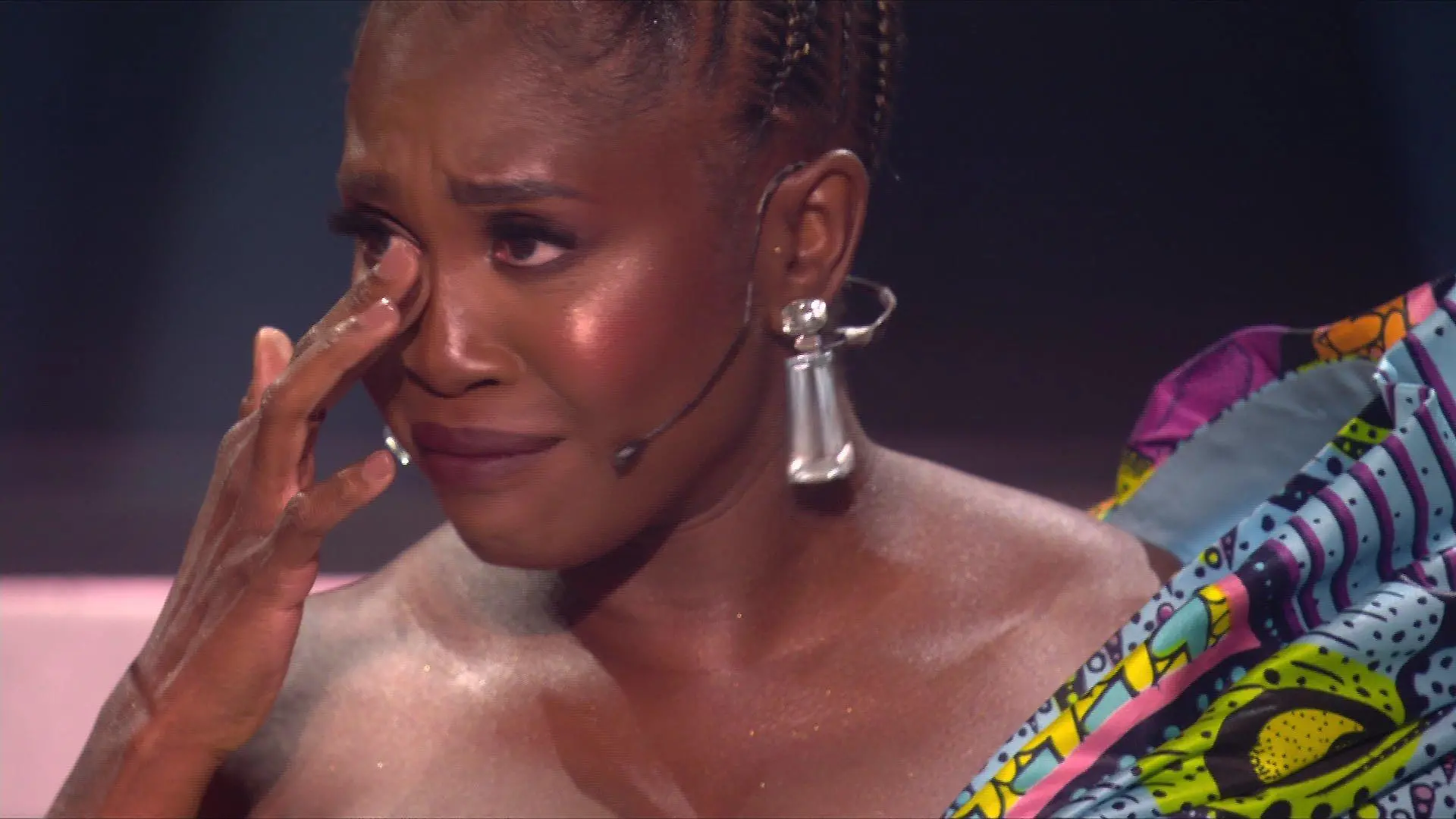 Motsi Mabuse lässt ihren Emotionen nach dem letzten Tanz bei "Let's Dance 2021" freien Lauf.