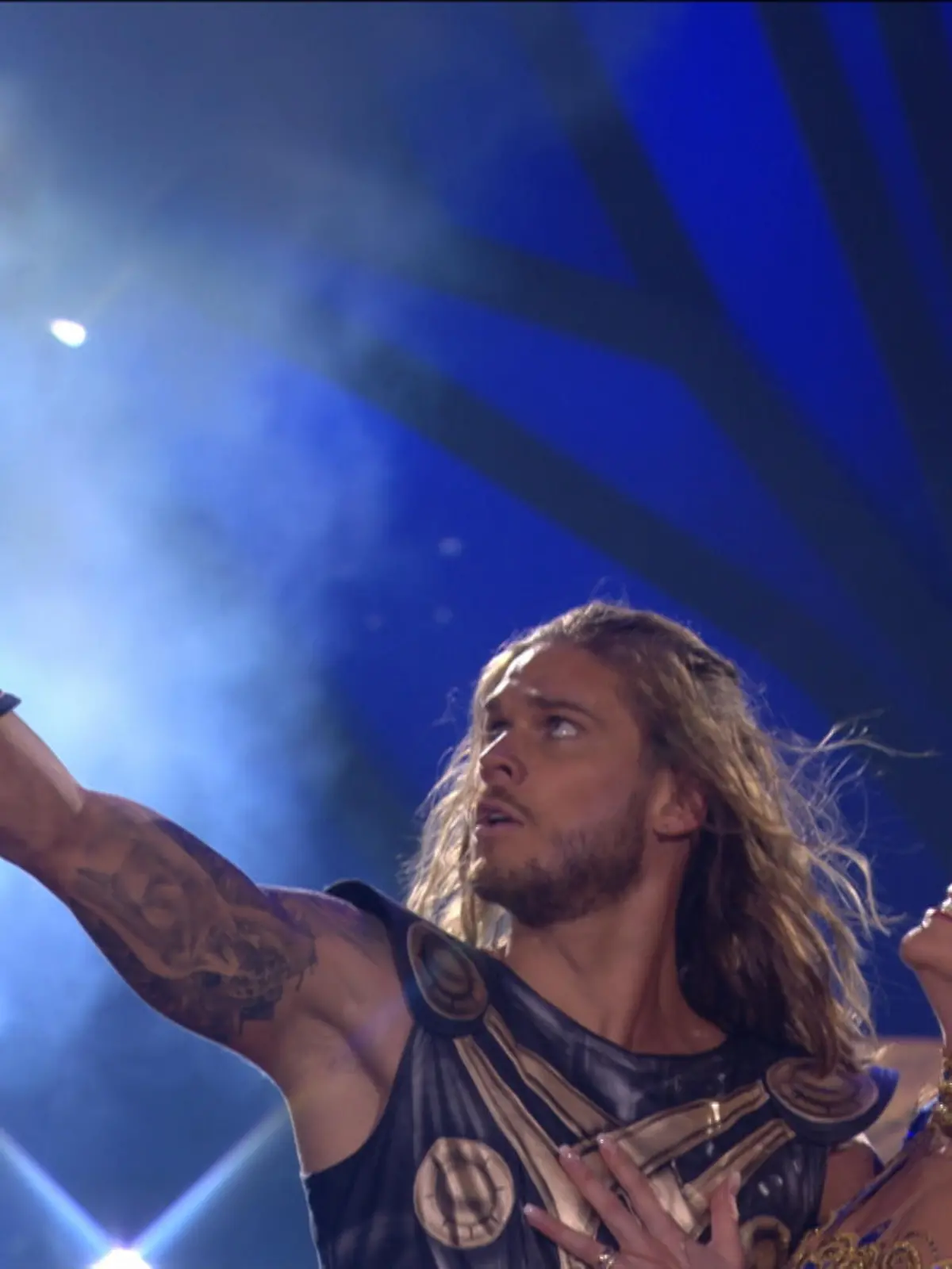Rúrik tritt im Finale als Thor auf.