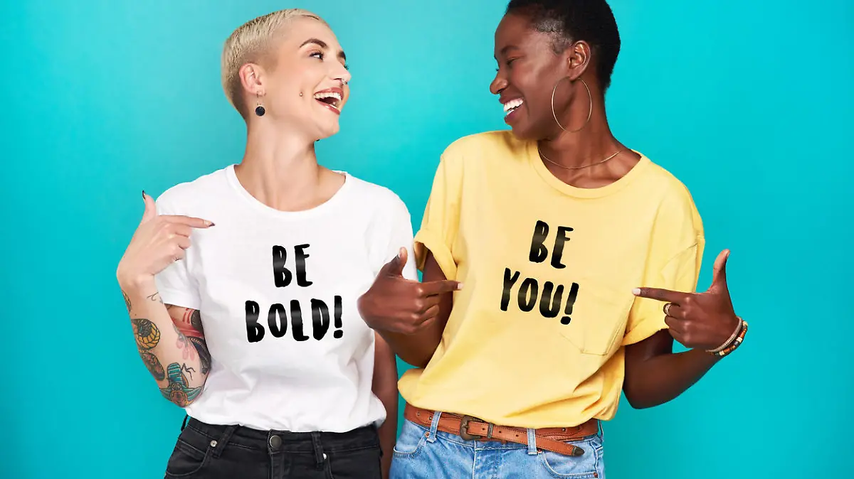 Frauen mit Trend-T-Shirt