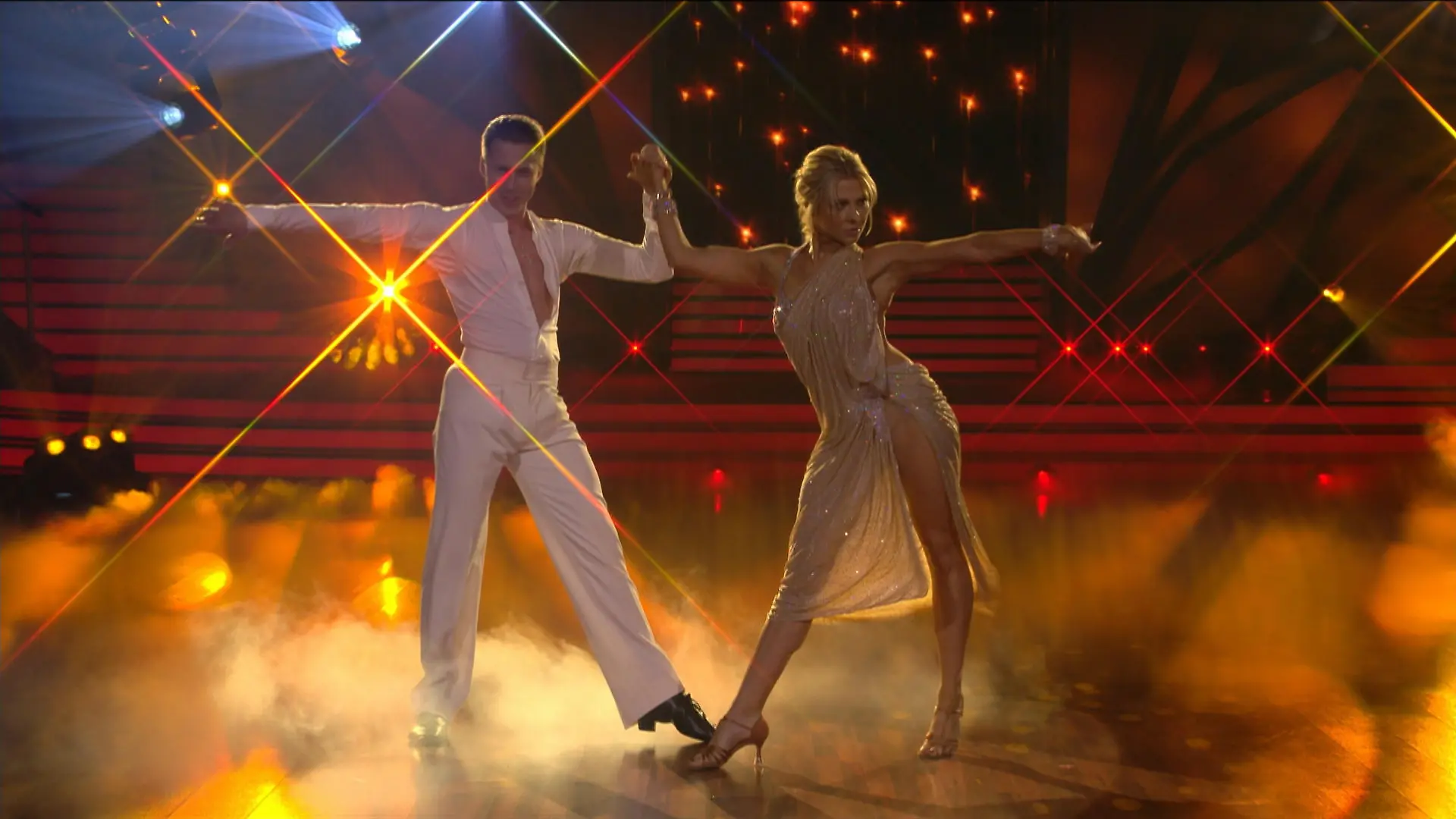 Valentina und Tanzpartner mit der Rumba!