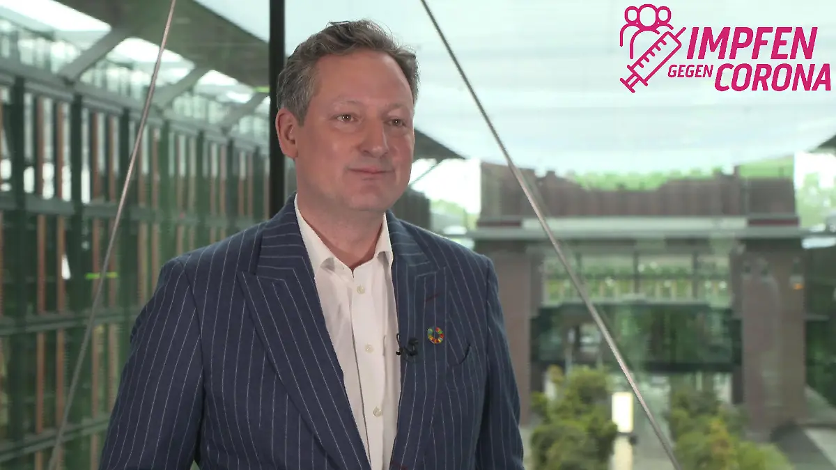 Dr. Eckhart von Hirschhausen räumt mit den kuriosesten Impf-Gerüchten aus dem Netz auf