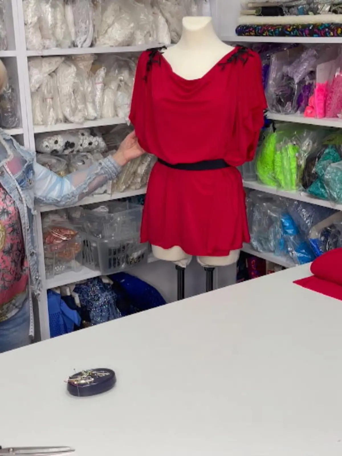 Bild zu: "So machen Sie eine Bluse im "Let's Dance"-Stil"