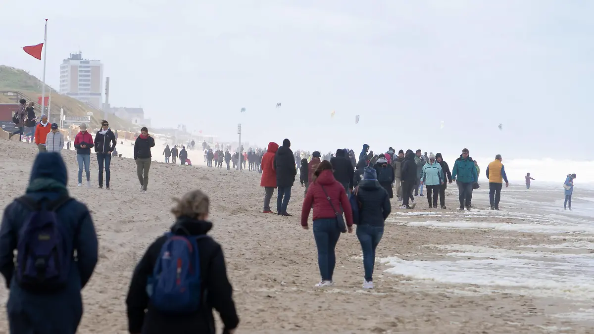 News Bilder des Tages Nordseeinsel Sylt am Pfingstsonntag 2021 - Pfingsten auf Sylt während der Corona-Pandemie Wenningstedt -Nordseeinsel Sylt am Pfingstsonntag 2021 - Pfingsten auf Sylt während der Corona-Pandemie Wenningstedt -, Sylt Schleswig-Holstein Deutschland Sylt *** North Sea Island Sylt on Whitsunday 2021 Whitsun on Sylt during the Corona Pandemic Wenningstedt North Sea Island Sylt on Whitsunday 2021 Whitsun on Sylt during the Corona Pandemic Wenningstedt , Sylt Schleswig Holstein Germany Sylt