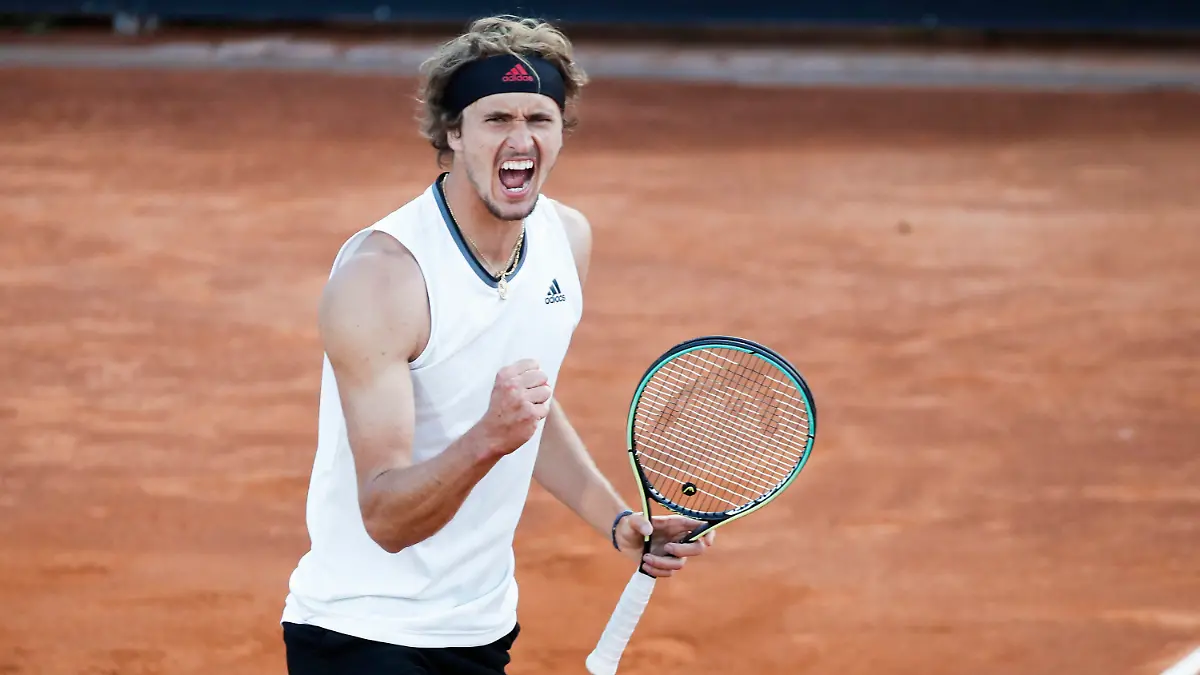 13.05.2021, Italien, Rom: Tennis: ATP-Tour - Rom, Einzel, Herren, Achtelfinale, A. Zverev (Deutschland) - Nishikori (Japan). Alexander Zverev jubelt über seinen Sieg. (zu dpa: Zverev vor den French Open: «Bin bereit für diesen Schritt») Foto: Alessandra Tarantino/AP/dpa +++ dpa-Bildfunk +++