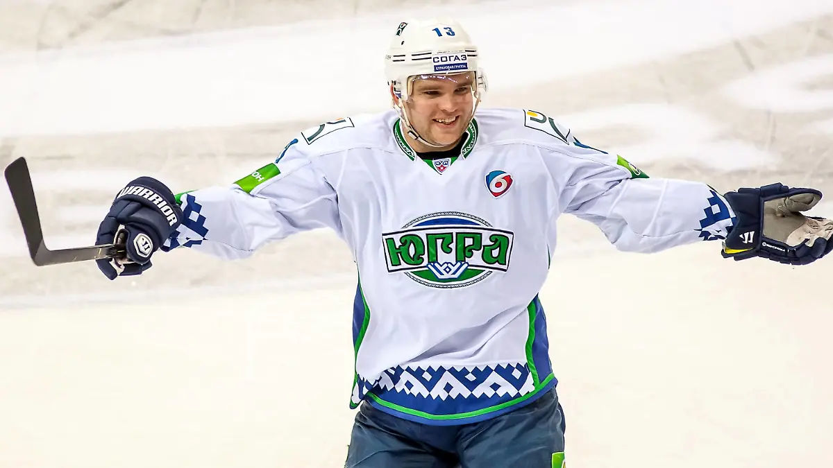 Bildnummer: 15203106 Datum: 05.12.2013 Copyright: imago/ITAR-TASS ITAR-TASS: MAGNITOGORSK, RUSSIA. DECEMBER 5, 2013. Yugra s Marek Troncinsky seen in a KHL Championship ice hockey match against Metallurg Magnitogorsk at Arena Metallurg Stadium. Metallurg Magnitogorsk vs HK Yugra Khanty Mansiysk PUBLICATIONxINxGERxAUTxONLY RE132ABC; Eishockey KHL x1x xdd 2013 quer