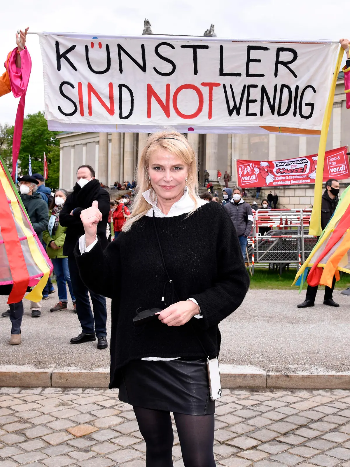 Ursula Gottwald bei der Demonstration Aufstehen für Kultur 2 auf dem Königsplatz. München, 13.05.2021 *** Ursula Gottwald at the demonstration Aufstehen für Kultur 2 at Königsplatz Munich, 13 05 2021 Foto:xS.xAdamx/xFuturexImage 