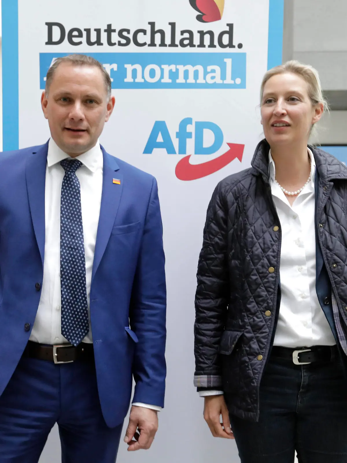 Tino Chrupalla, stv. Vorsitzender der AfD-Bundestagsfraktion und Spitzenkandidat fuer die Bundestagswahl, Alice Weidel, Co-Vorsitzende der AfD-Bundestagsfraktion, vor der AfD Pressekonferenz in der Bundespressekonferenz, PK zu - Vorstellung des Spitzenduos fuer die Bundestagswahl 2021, DEU, Berlin, 25.05.2021 *** Tino Chrupalla, deputy chairman of the AfD parliamentary group and top candidate for the federal election, Alice Weidel, co-chairman of the AfD parliamentary group, before the AfD press conference at the Federal Press Conference, PK to present the top duo for the 2021 federal election, DEU, Berlin, 25 05 2021 