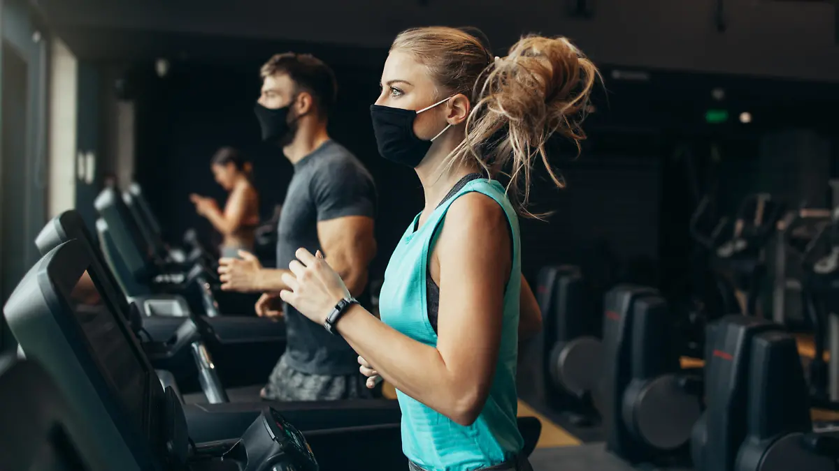 Die Fitnessstudios können wieder öffnen. Bei manchen könnte der Start im Muskelkater enden. Was dagegen hilft, hat uns Michael Haase vom Leipziger CityBootcamp erzählt.